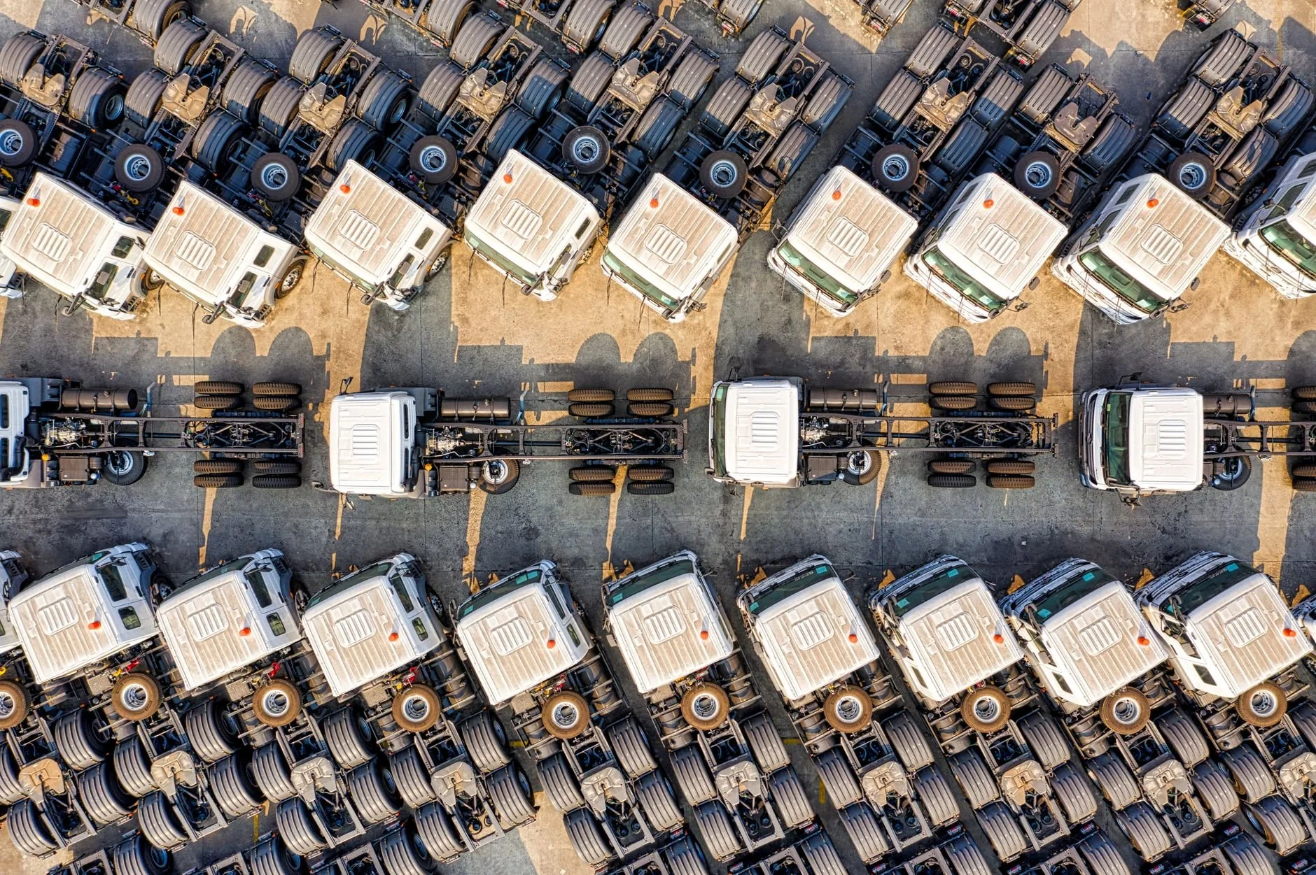 Auction vs Dealer: Buying Commercial Vehicles and Plant Machinery