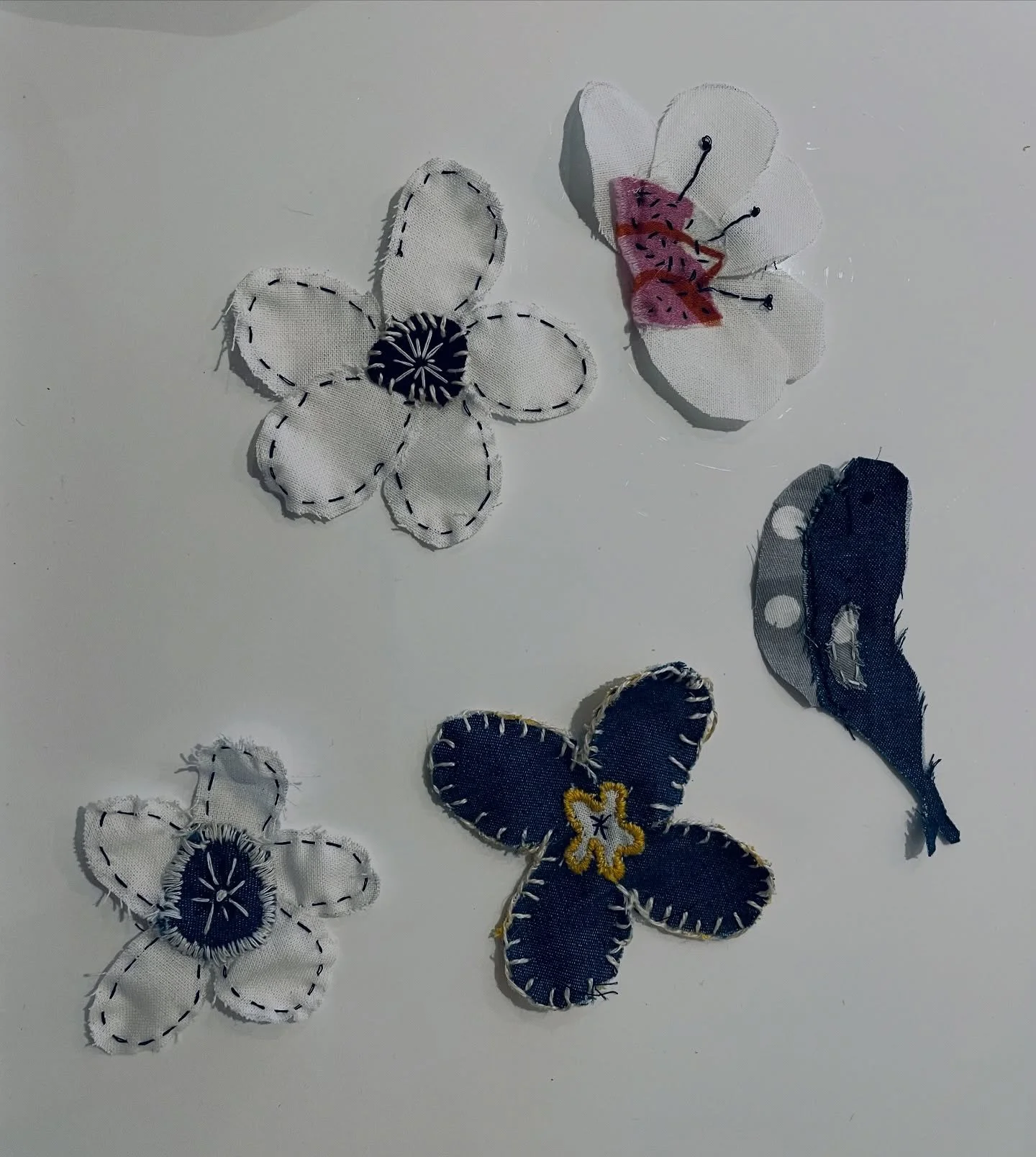 Sometimes I sew
#slowstitching #textileart #sewingflowers #creativeexploration