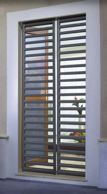 Inferiata moderna in ferro battuto realizzato da BIM Cancelli e Ringhiere a Verona