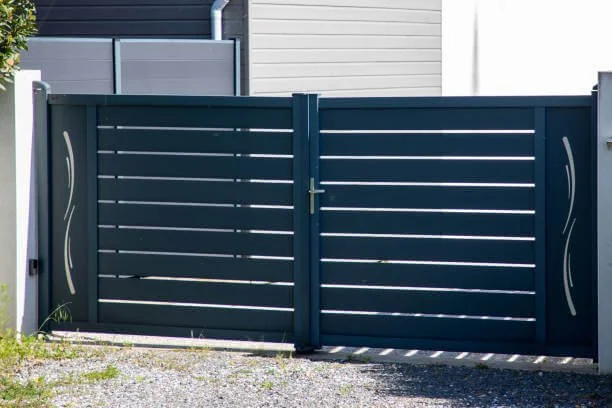 Cancello moderno in ferro battuto realizzato da BIM Cancelli e Ringhiere a Verona.