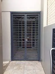 Inferiata moderna in ferro battuto realizzato da BIM Cancelli e Ringhiere a Verona