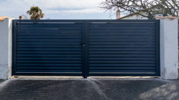 Cancello moderno in ferro battuto realizzato da BIM Cancelli e Ringhiere a Verona.