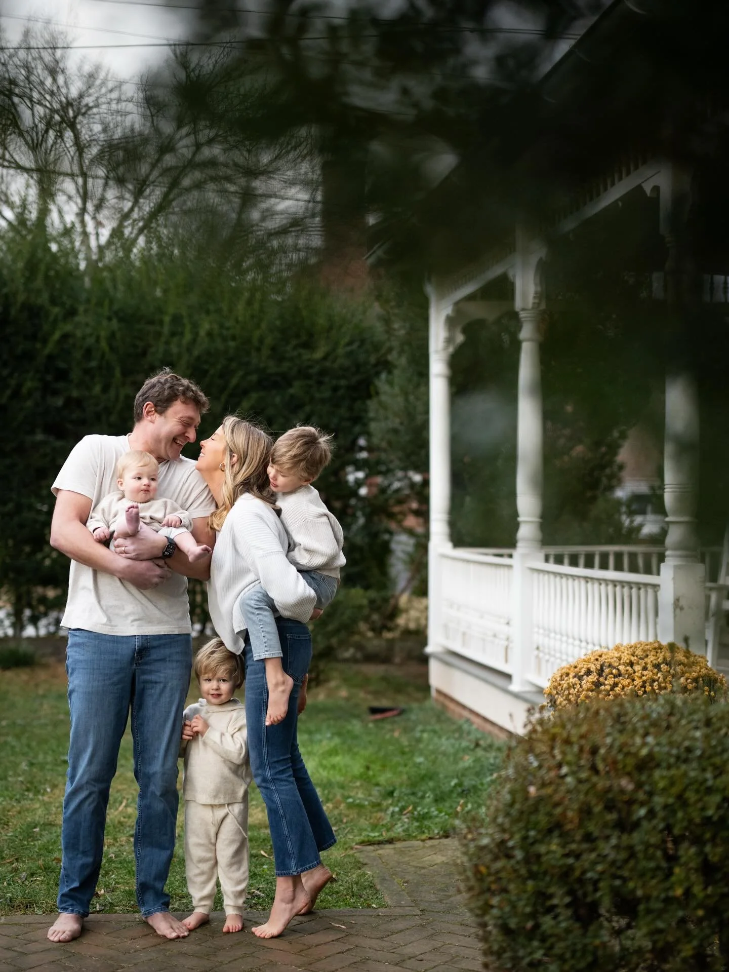 ✨Family portrait magic still happening this holiday season 🌟