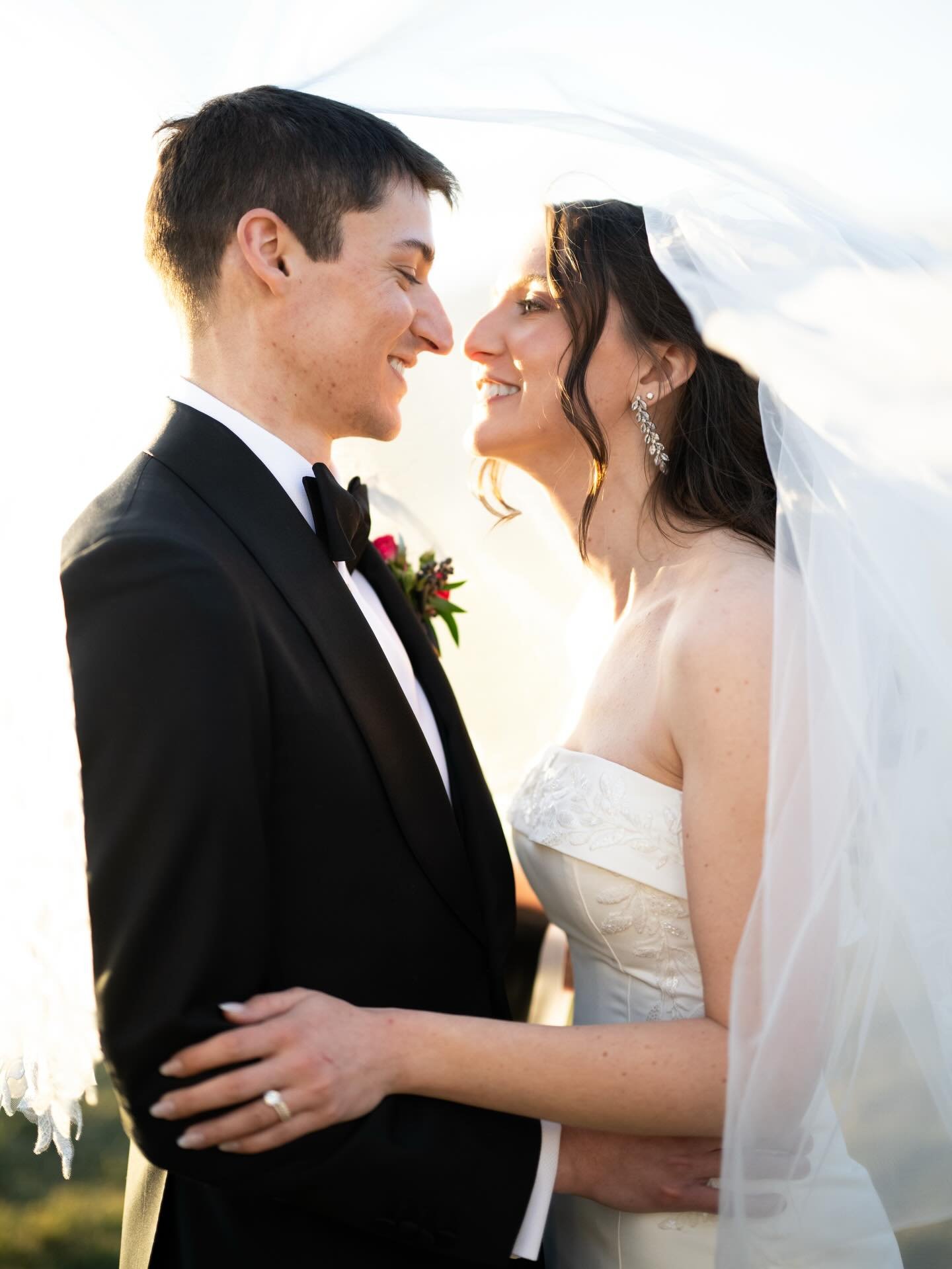 So happy for Julia + Aaron! First wedding of 2026! Huge thank you and congratulations to all the awesome vendors we got to work with! 

✨

@codysmithweddings 
@jeffreycgleason 
@julia_noelle12 
@mollymariephotography_va 
@thecandorestaurant 
@verdena