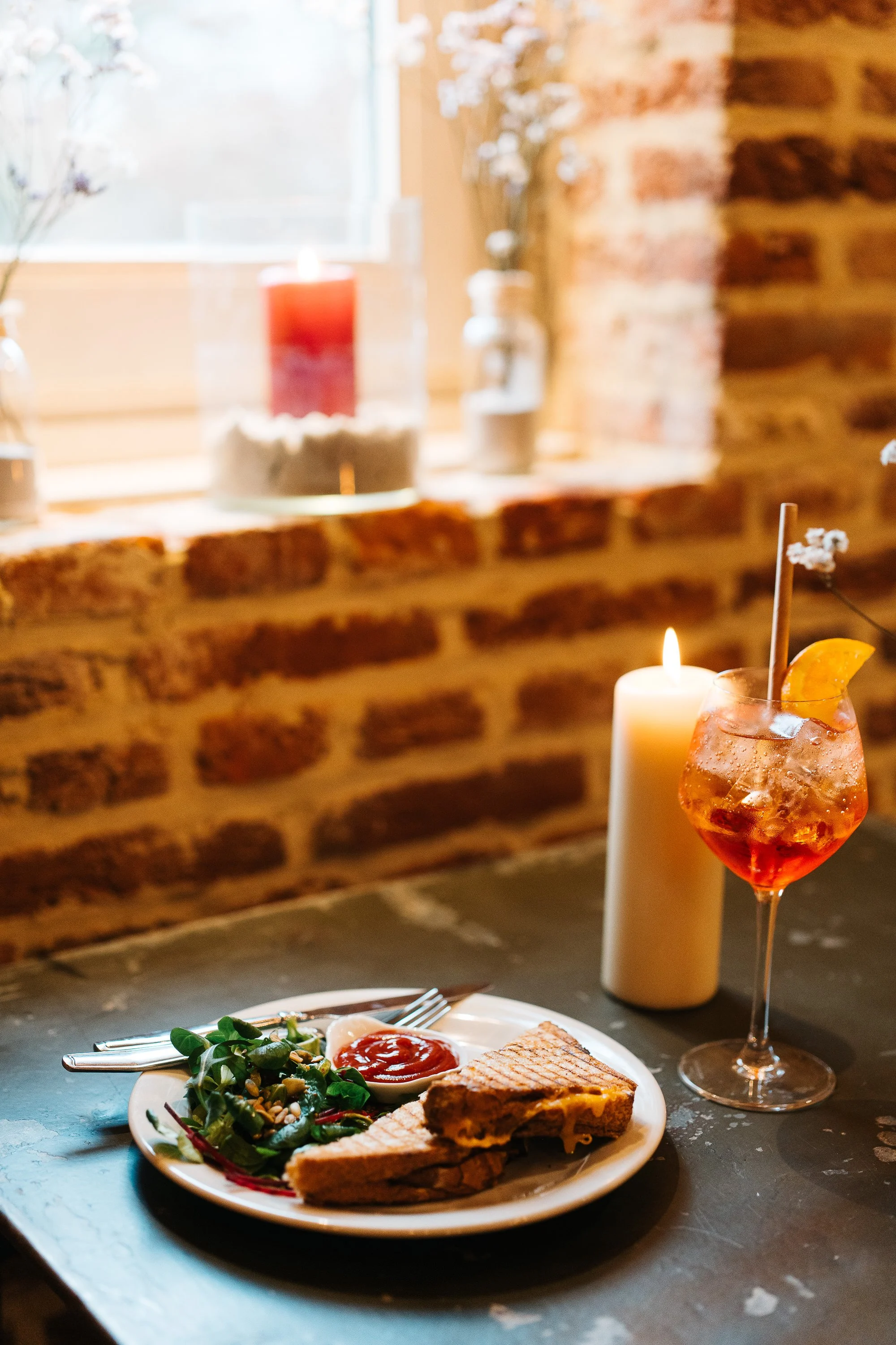 Fancy an Aperol Spritz in a cosy atmosphere at Spaans Huis? 