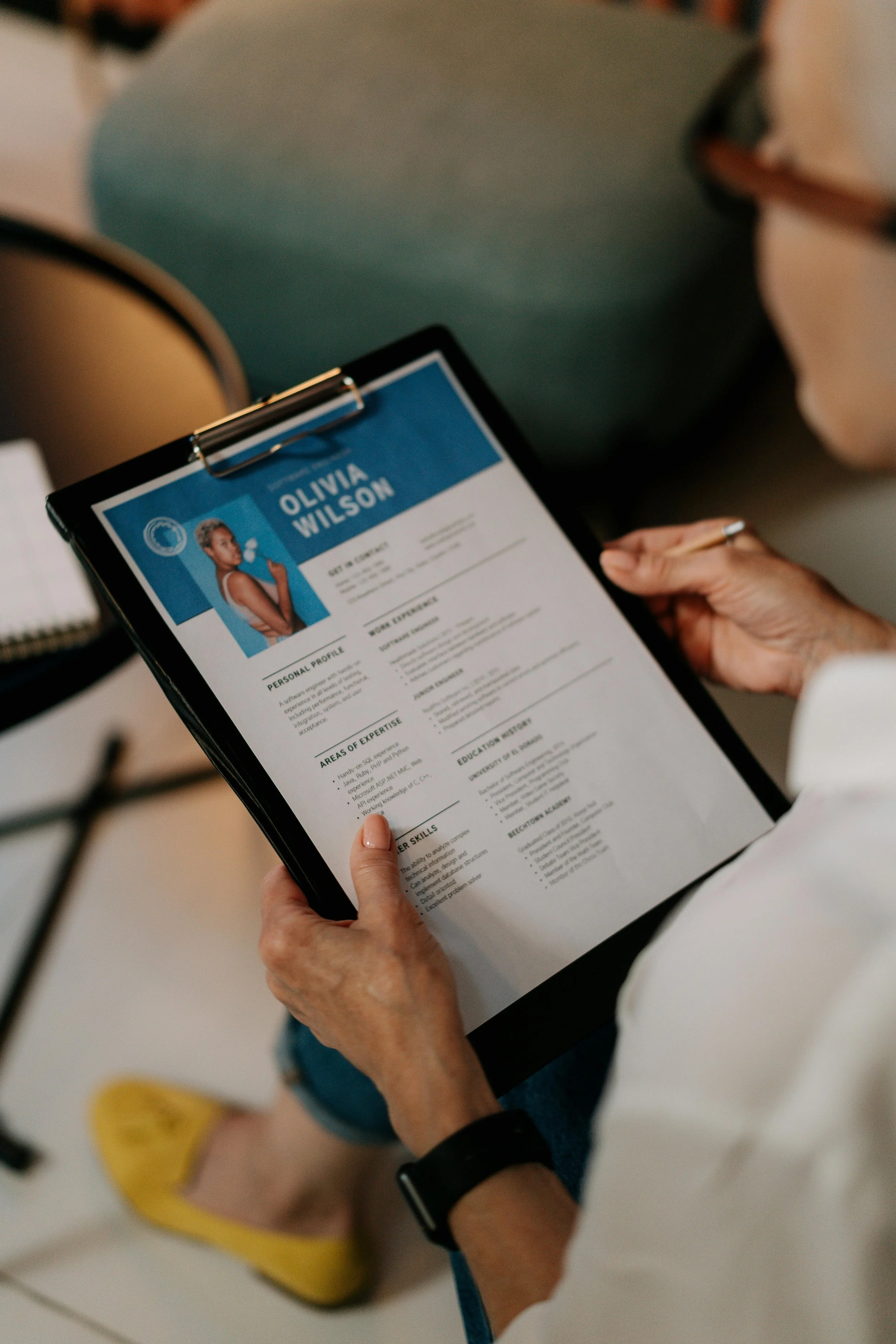 How to Write a Dubai-Optimized CV: A Complete Template &amp; Checklist