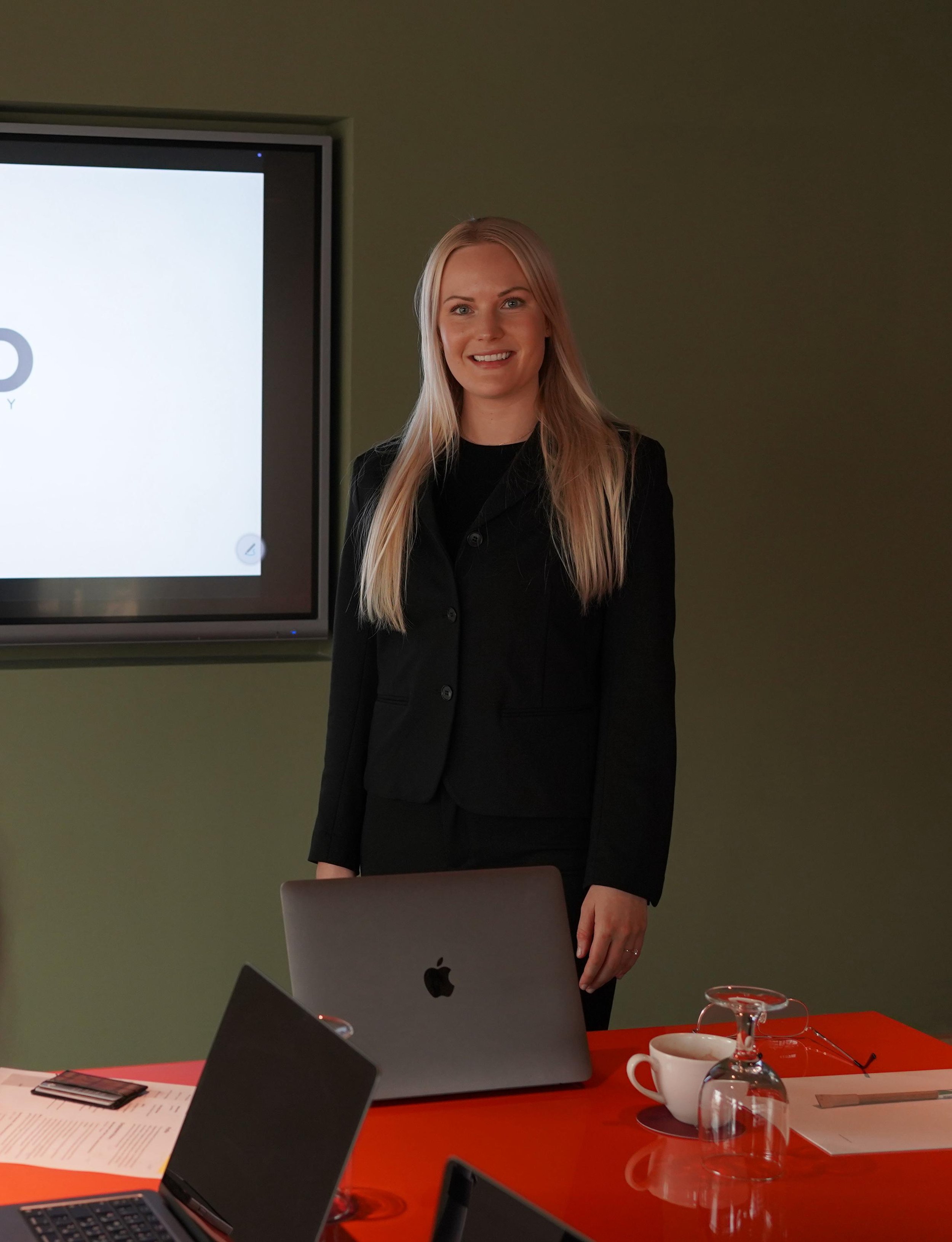 How to Write a CV That Passes ATS Systems and Impresses Recruiters