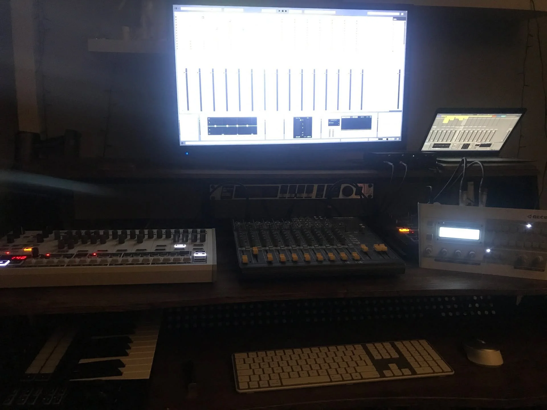 The work continues.. 👀💻🎚️ #808 #909 #AccessVirus #VirusTiSnow #Mackie #Sampling #SamplePack #MusicProduction