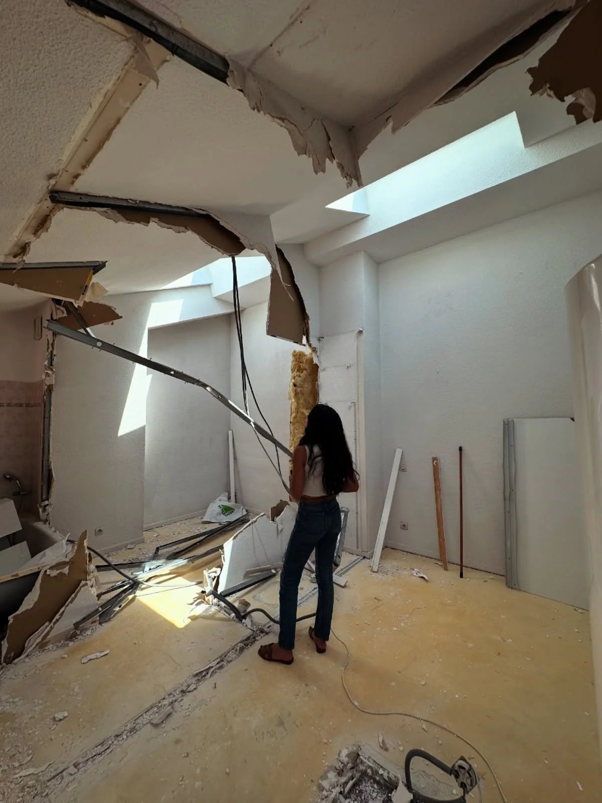 Avant de choisir les couleurs et les rev&ecirc;tements, il faut parfois casser des cloisons. Chez Maison Tr&eacute;sor, je con&ccedil;ois les projets du sol au plafond. Et je peux m&ecirc;me toucher &agrave; la structure si besoin car je suis collabo