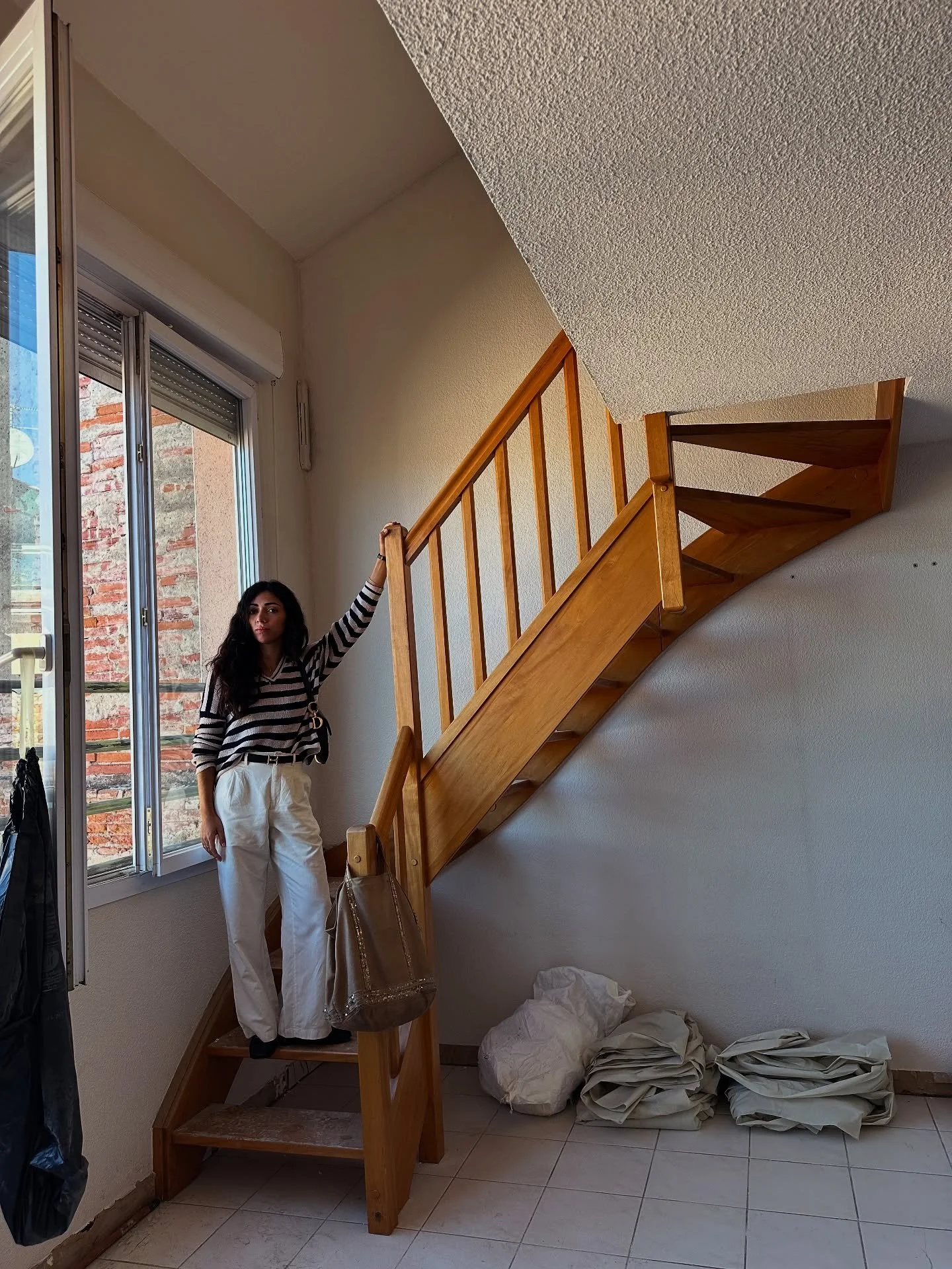 ✨ Transformer avec style&hellip; et avec un budget ma&icirc;tris&eacute; ✨

Sous cet escalier en bois clair se cache tout le d&eacute;fi du projet BAYARD : un appartement de 78m2 avec mezzanine, beaucoup de potentiel&hellip; mais aussi un budget &agr