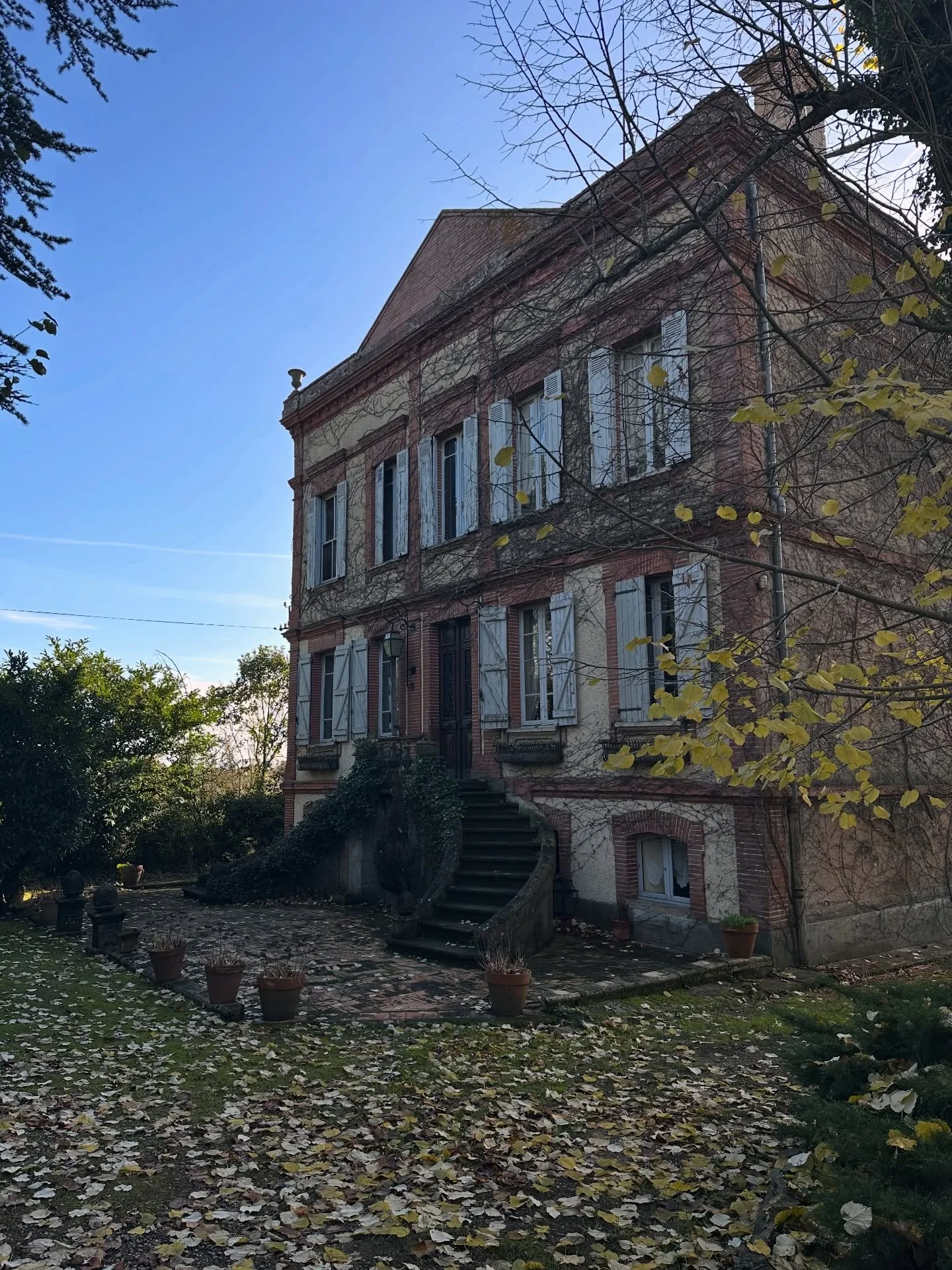 Ma vie derni&egrave;rement: 
- La conception de ce magnifique manoir &agrave; vendre par @silm_immo_prestige 🏰
- Mon chantier &agrave; Aussonne qui va se terminer (enfin!)
- Mon chantier &agrave; Bayard qui va (aussi) se termine (enfin!)
- Mon &eacu