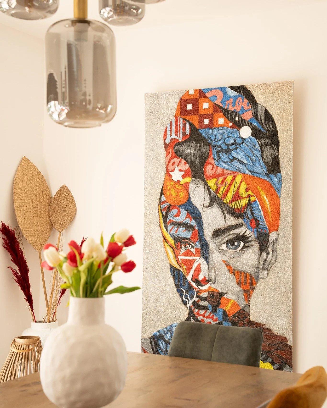 Une salle &agrave; manger transform&eacute;e par la lumi&egrave;re.

Nous avons ouvert les murs porteurs pour cr&eacute;er une circulation plus naturelle entre la cuisine et la salle &agrave; manger, et install&eacute; une baie accord&eacute;on sur l