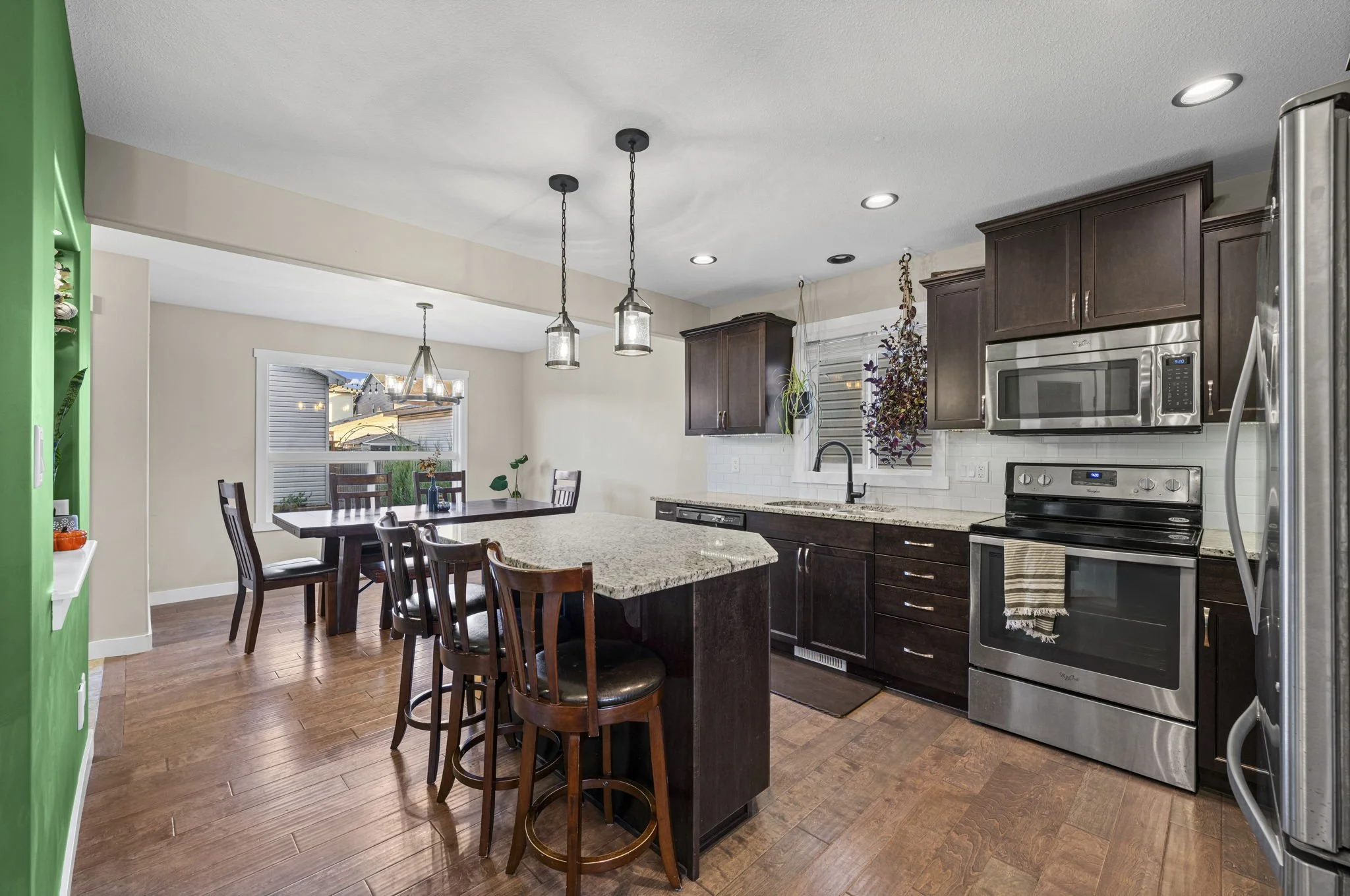 06 - Kitchen Appliances Dining.jpg
