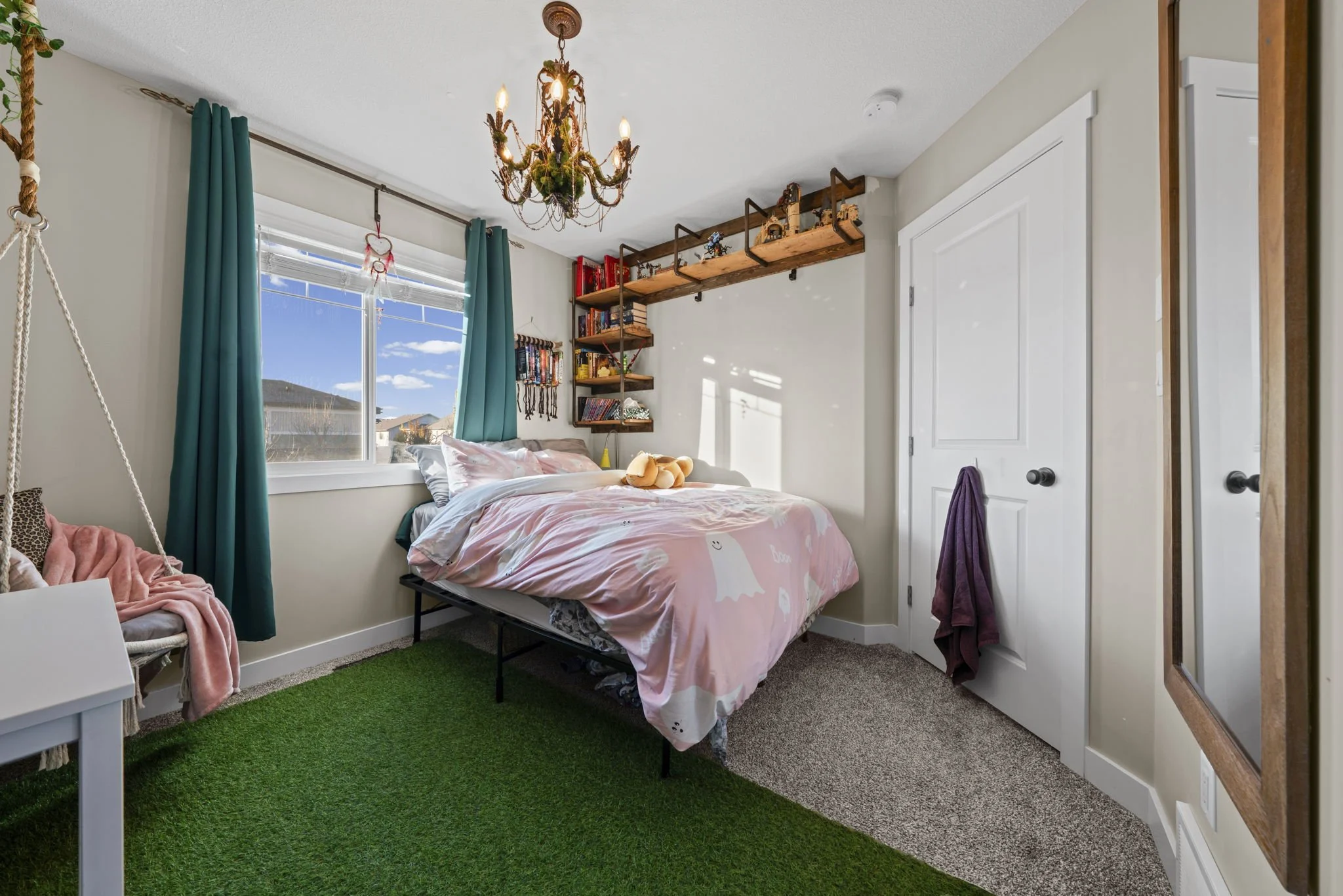 31 - Pink Bedroom Window Closet.jpg