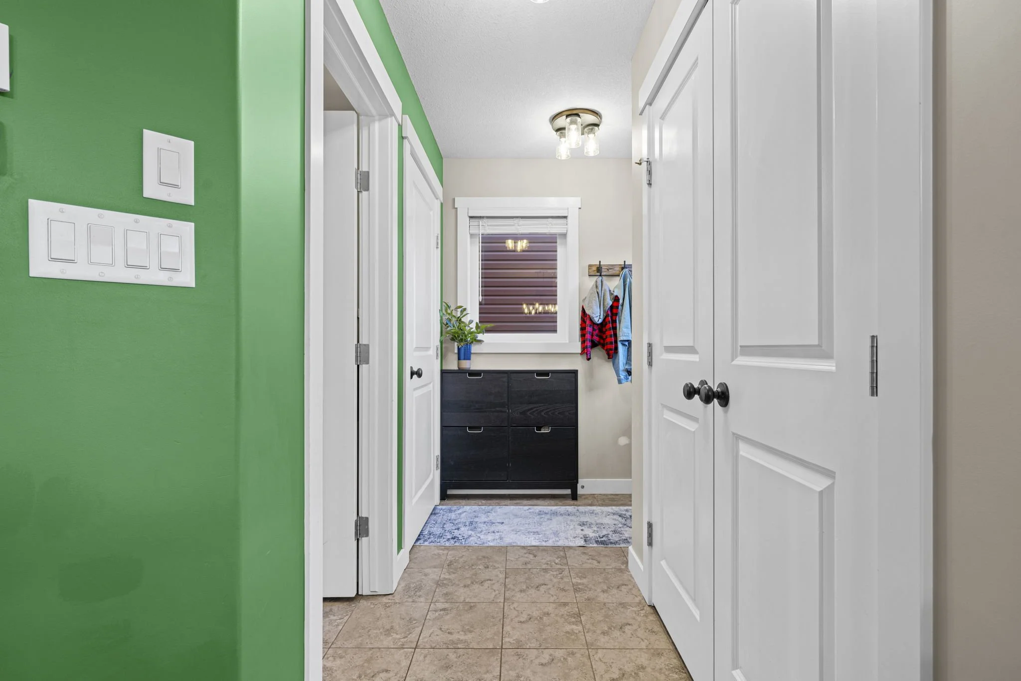 17 - Rear Hallway.jpg