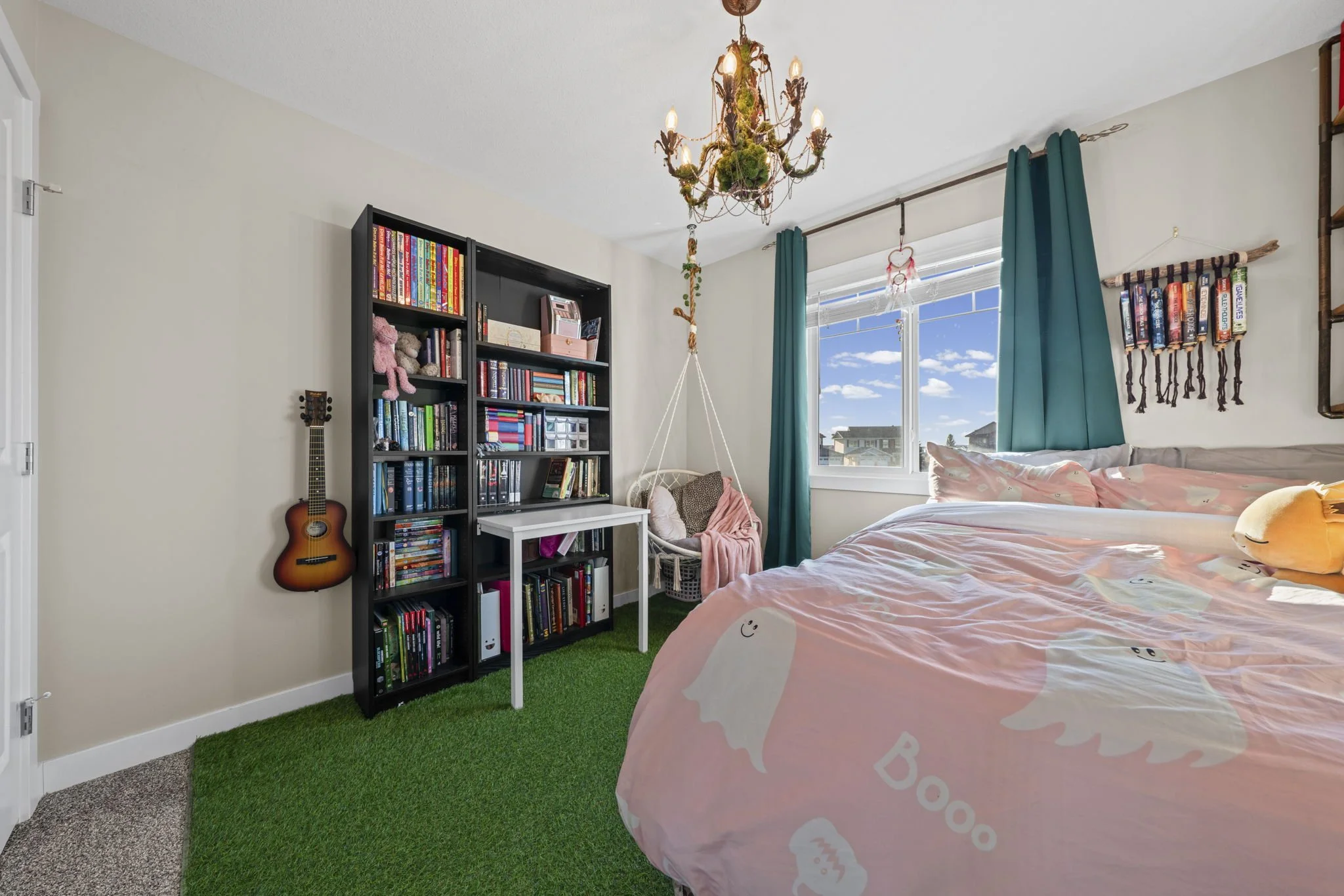 30 - Pink Bedroom Wide.jpg