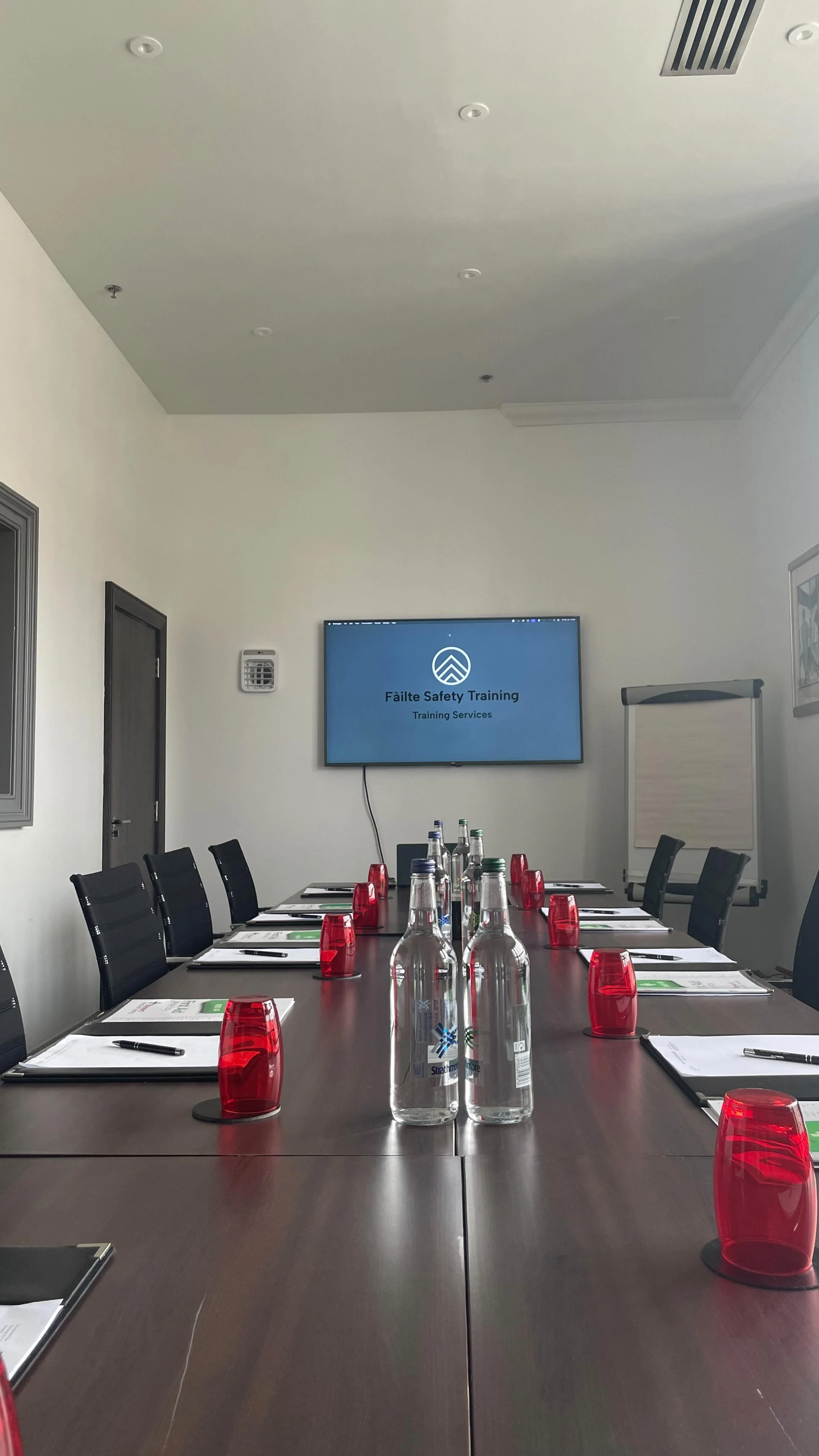 One of the beautiful locations this week. FST was at @glasshouse_edinburgh in the boardroom. Felt pure SPOILED in this place.
First aid training doesn’t have to be in a drab room, as long as there is enough space for the practical, it can be a