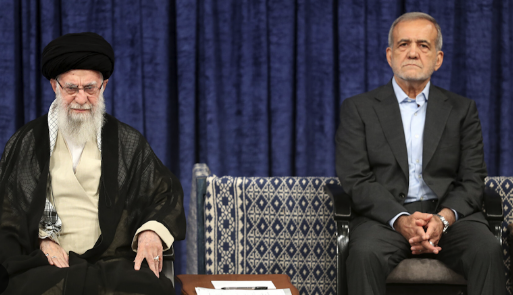 Pezeshkian’s opmerking over mogelijke dood Khamenei leidt tot speculatie en zorgen over machtsstrijd in Iran