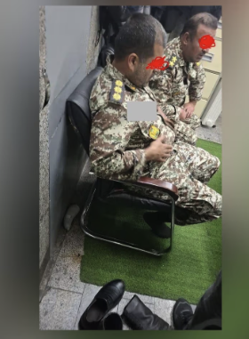 Twee mannen gearresteerd in metro Teheran na tonen van monarchistische vlag: groeiend verzet zichtbaar in openbare ruimte