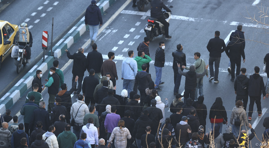 Dag 15: Aanhoudende protesten, legerdeserties, harde onderdrukking – bloedbad al een feit. #IranMassacre