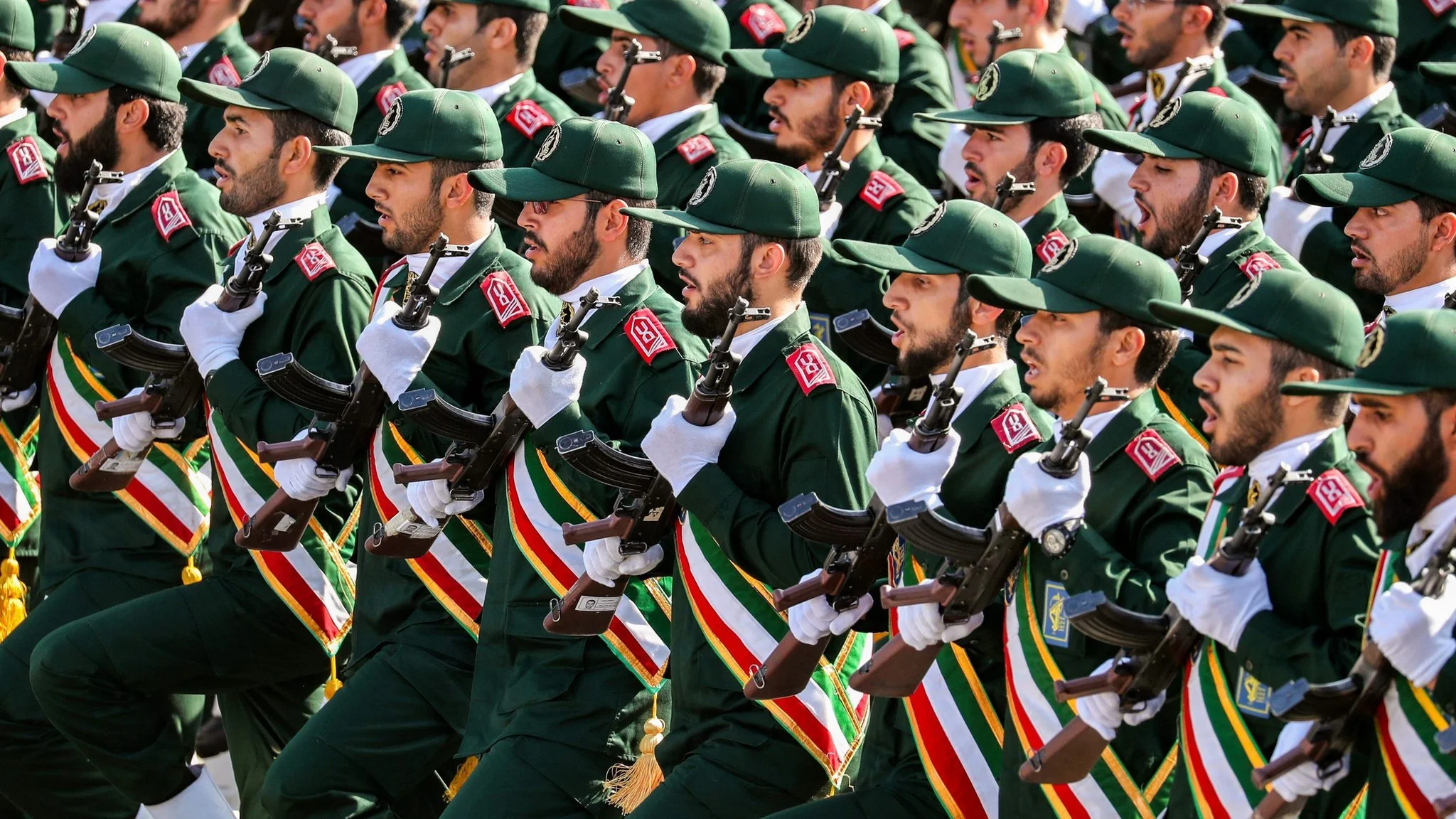 Dossier over de IRGC, de Iraanse Revolutionaire garde. Leer meer over hoe de IRGC invloed uitoefent binnen Iran en ver daarbuiten.
Dossier over de IRGC, de Iraanse Revolutionaire garde. Leer meer over hoe de IRGC invloed uitoefent binnen Iran en ve