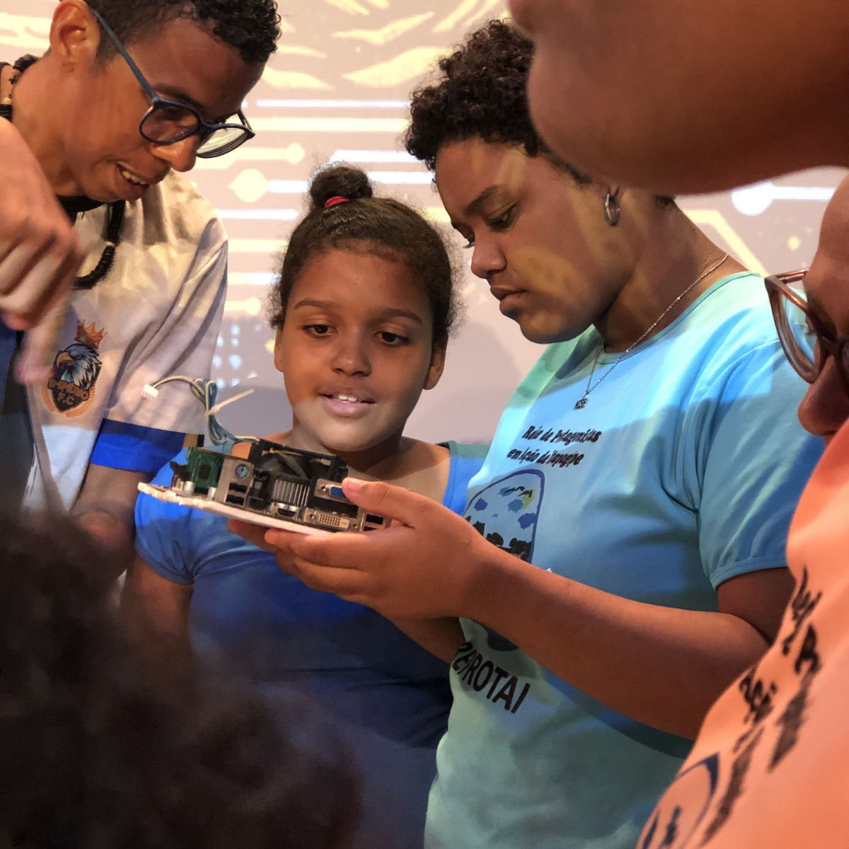 Um laboratório educacional para compreender, explicar e criar: Inteligência Artificial, Cordel e poesia popular como método de Agência Humana.