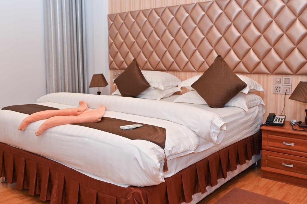 Deluxe Double Room.jpg