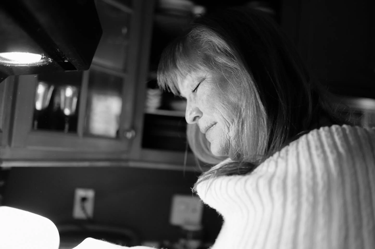 Cooking Jan 6 2025
ISO 800 f1.4 1/60s

#portrait #portraitmood #blackandwhitephotography #blackandwhitephoto #fuji35mm #fujifeed #fujixt4 #fujiframez