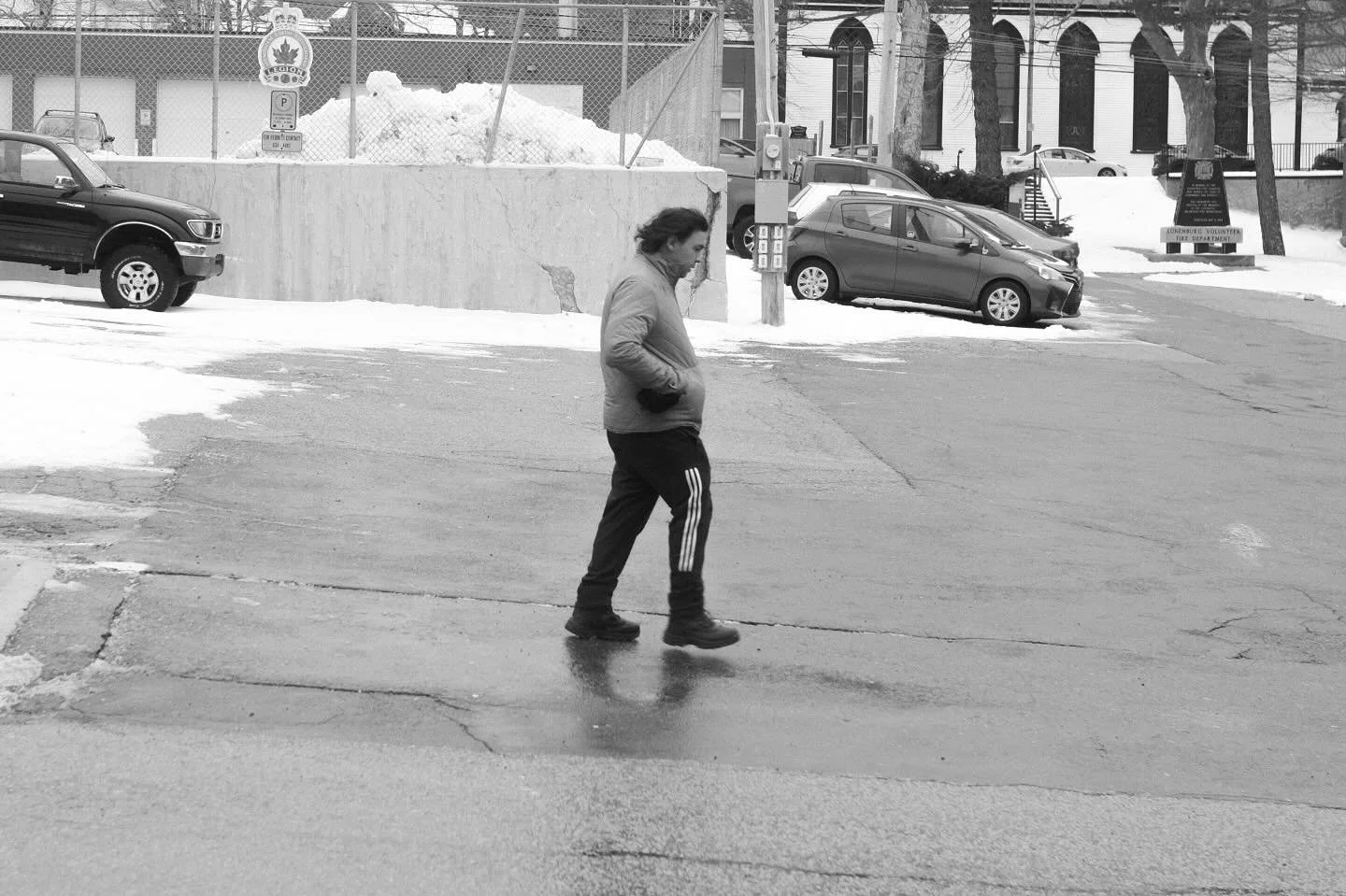 Going somewhere Jan 31 2025
ISO 400 f4 1/250s

#streetphotography #blackandwhitephotography #streetstyle #fujifeed #fujixt4 #fuji35mm