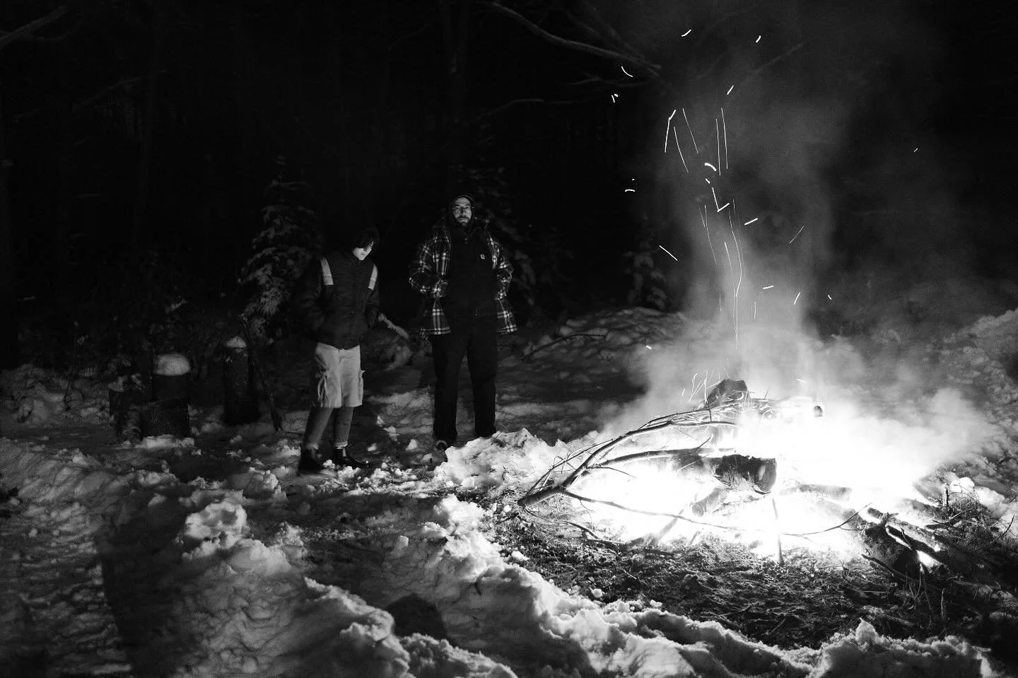 Winter fire Dec 22 2024
ISO 3200 f1.4 1/15s

#nightphoto #nightphotography #nightfire #campfire #bonfire #fujinight #35mm #fujixt4 #blackandwhitephotography #blackandwhitephoto #winterscene #winteraesthetic