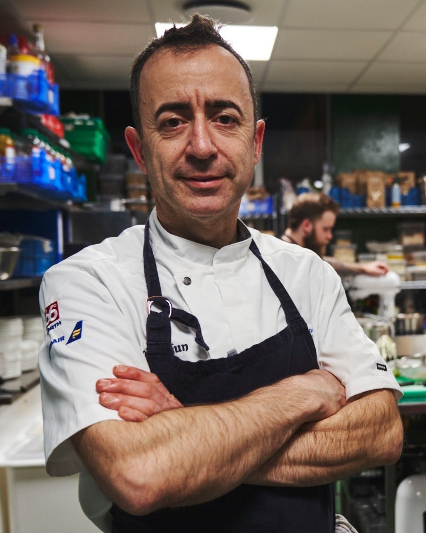 Fabio Petrucci ver&eth;ur gestakokkur &aacute; La Primavera &iacute; H&ouml;rpu &iacute; &aacute;r! 

&Iacute;talski matrei&eth;slumeistarinn Fabio Petrucci er sannur s&ouml;guma&eth;ur &iacute; eldh&uacute;sinu.

Ferill hans hefur leitt hann &iacute