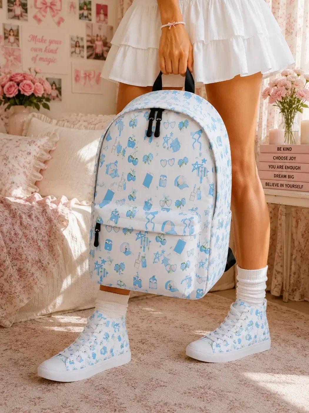 preppy-blue-icon-backpack-sneakers-outfit.webp