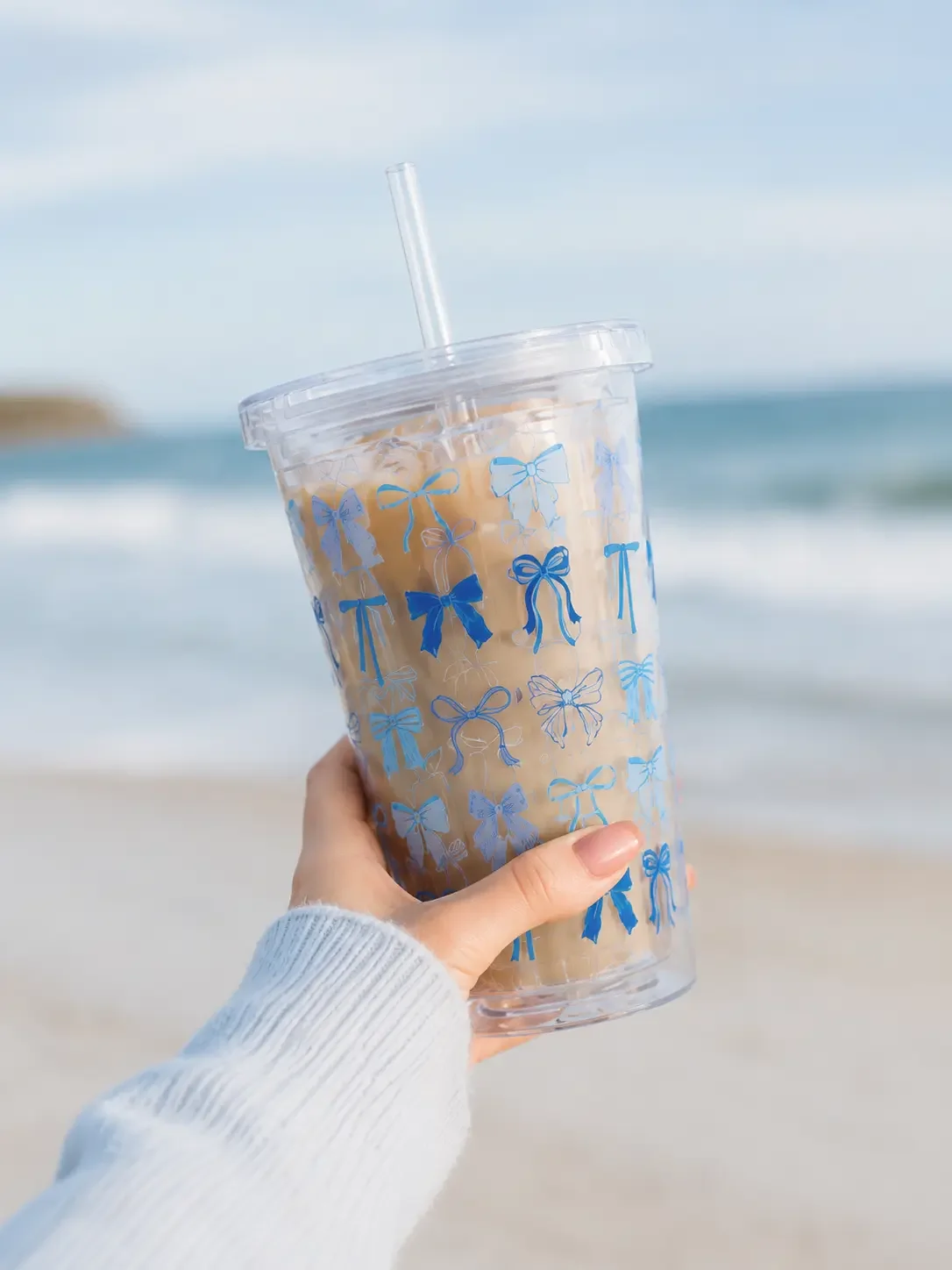 coastal-blue-bow-tumbler-beachfront-lifestyle.webp