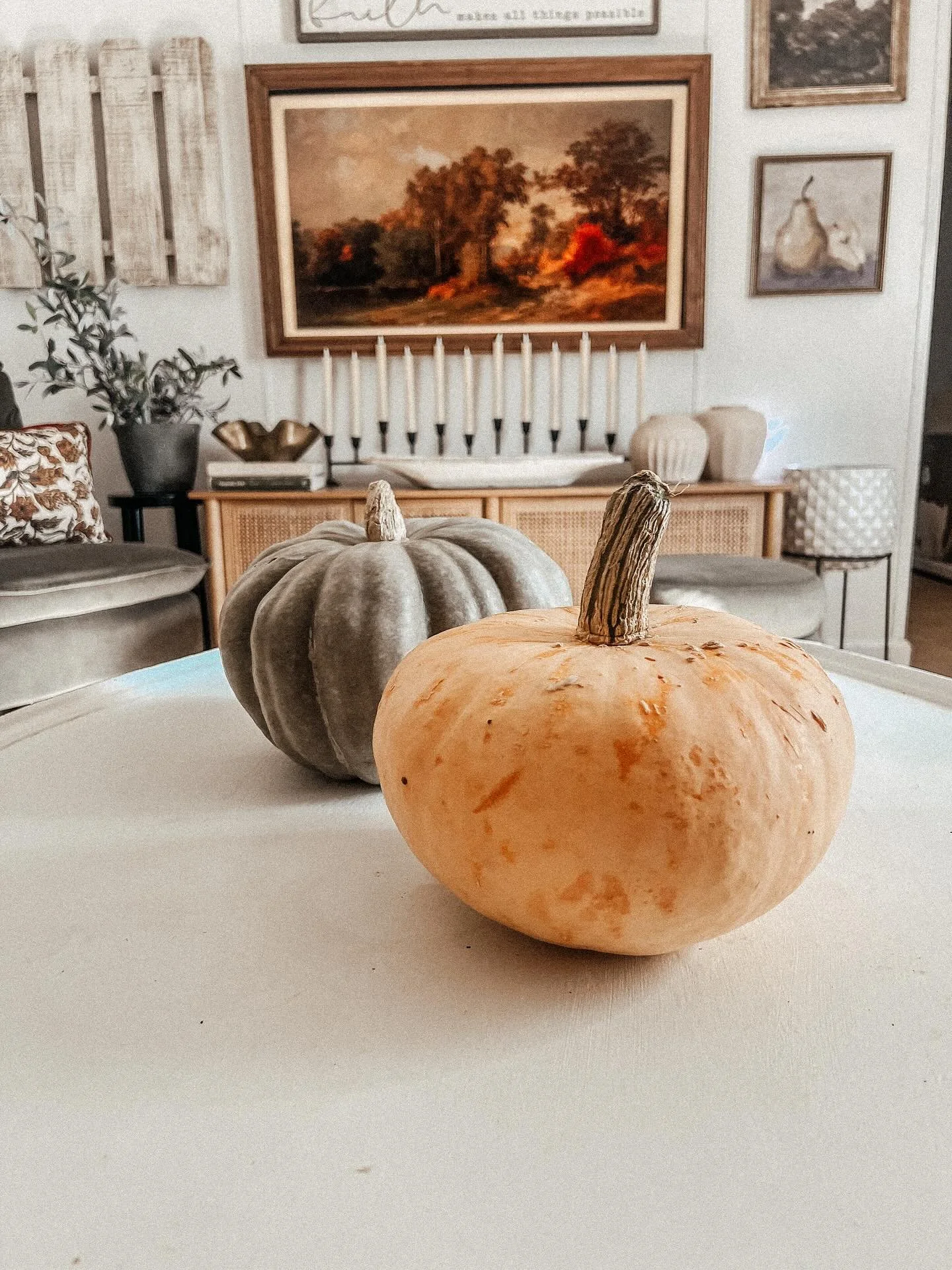 Small-town perks look a lot like this — supporting the dreamers who create beauty for our homes.
These pumpkins instantly elevated our space and reminded me how good it feels to shop small, live slow, and fill our home with heart. 🫶
#smalltown