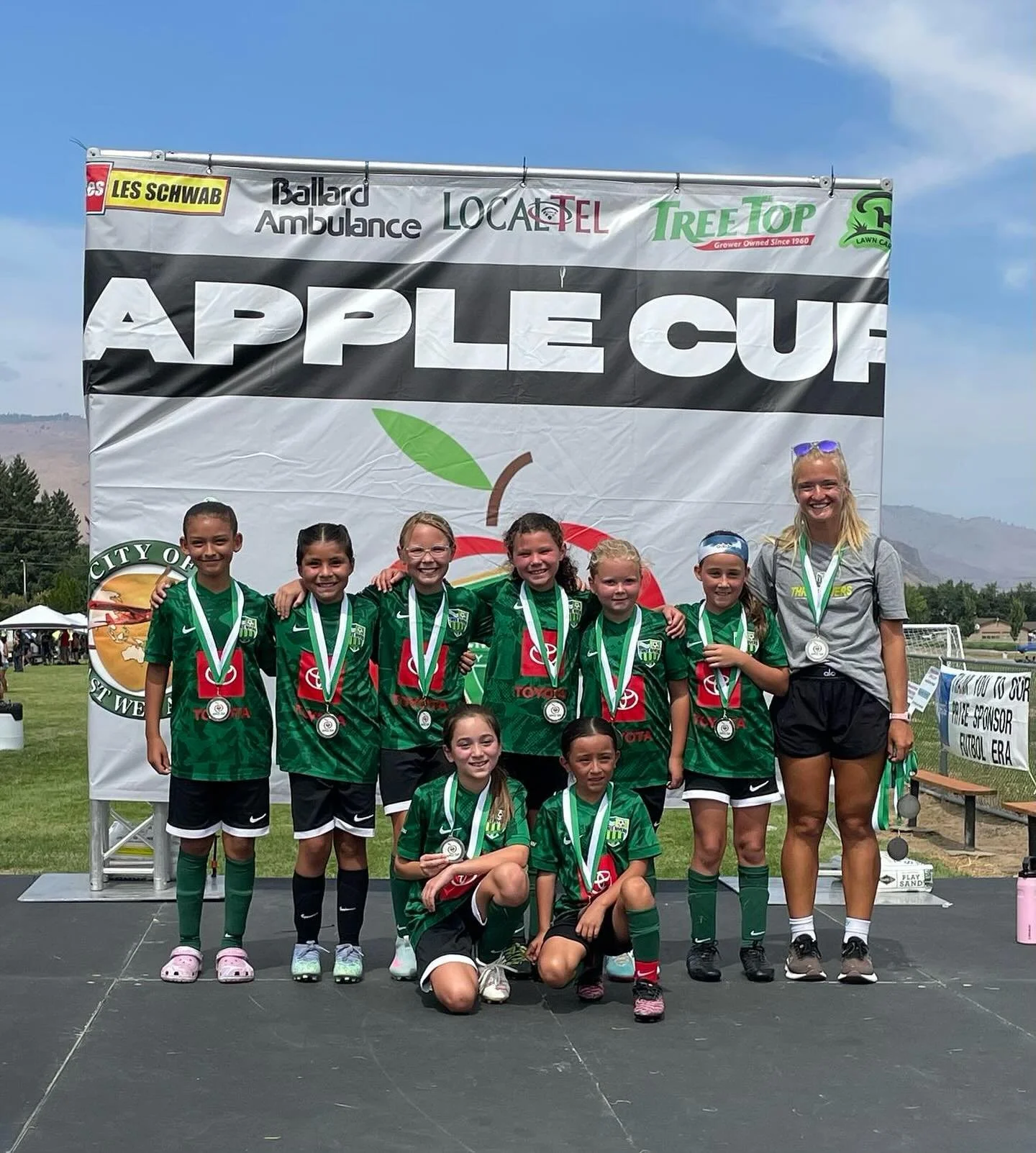 Apple Cup 🍎
These girls had their first tourney as a team this weekend and they came to play! Couldn’t be more proud of the grit, hard work, and resilience they showed throughout the weekend. They are taking everything in and actually trying