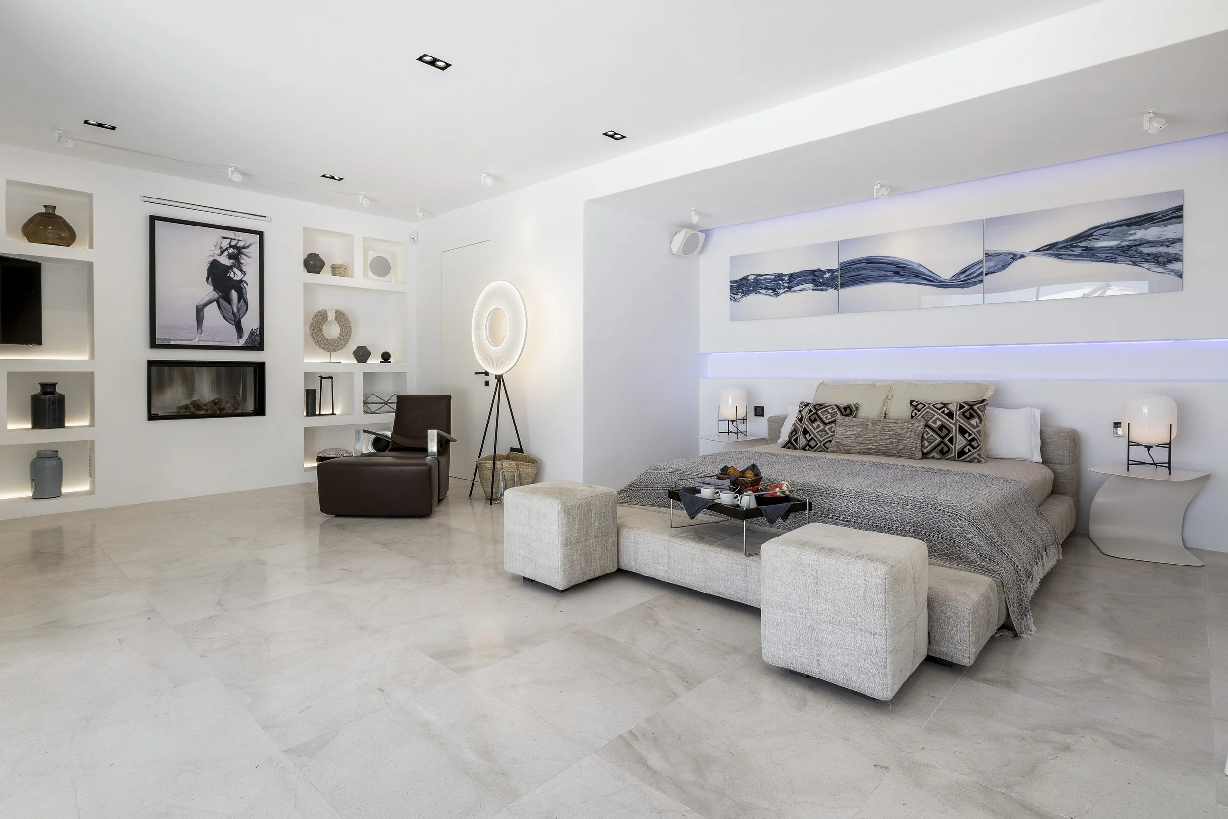 95 Master Suite Bed.jpg