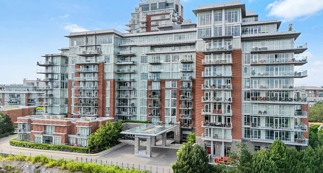 Featured listing of the week! 🔥

Welcome to Bayview One, an elegant and spacious 3-bedroom, 2.5-bath condo with stunning views of downtown Victoria. 1727 Sqft offers tons of space for a growing family or someone who is looking to downsize. 

This be