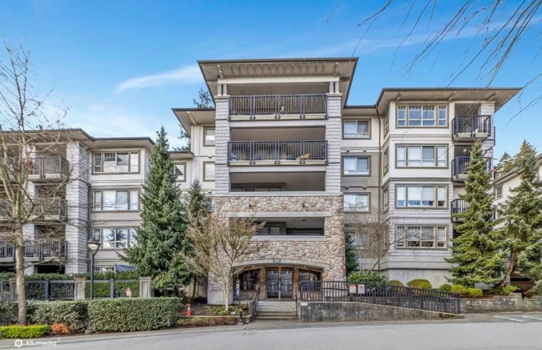 Welcome to Tantalus by Polygon, where comfort meets convenience in the heart of Coquitlam. This beautifully kept TOP FLOOR 2 bed, 2 bath offers 987sqft of living space, perfect for first-time buyers, downsizers, or investors. Spacious kitchen with st
