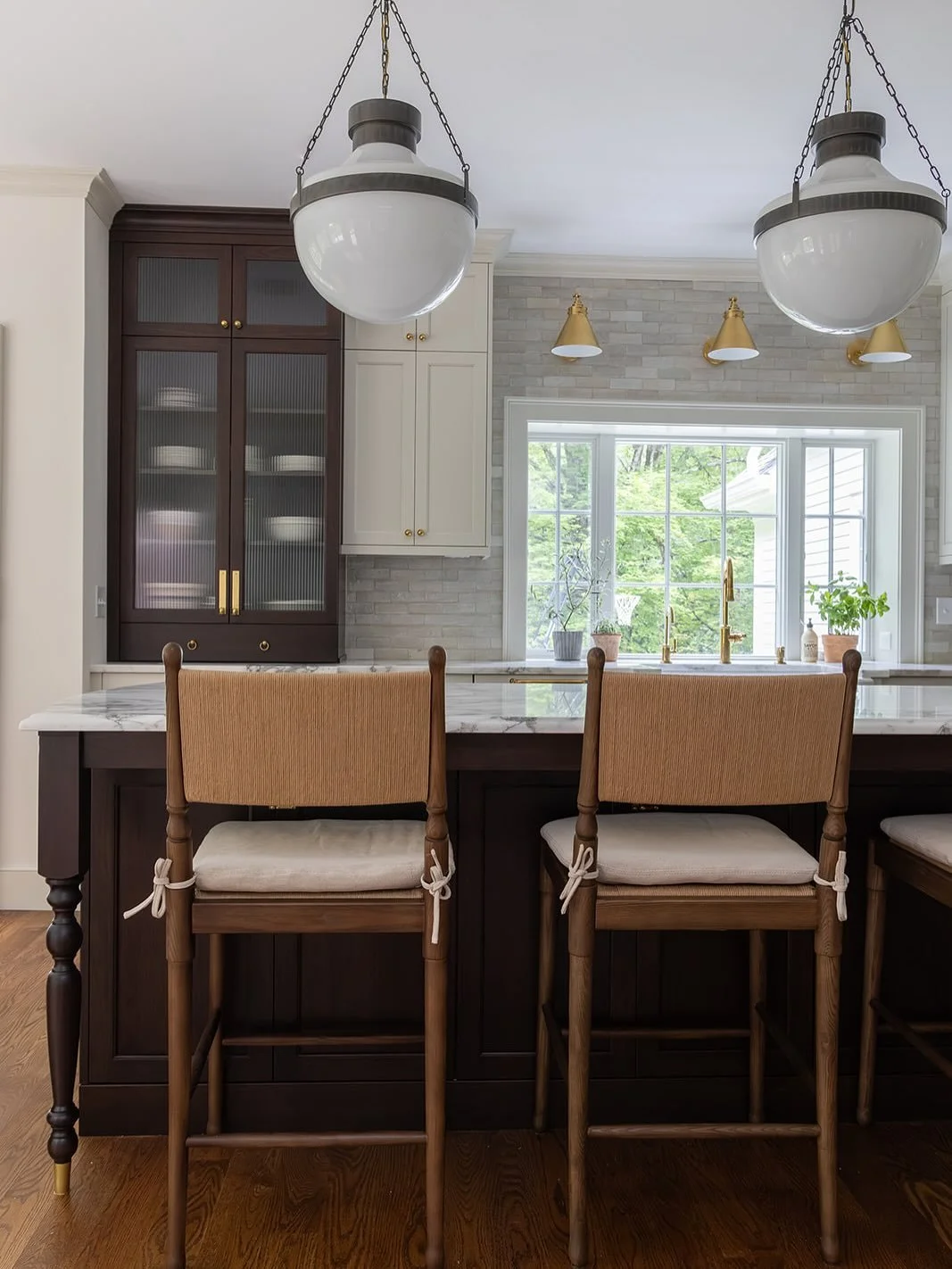 Swipe to see how it all comes together ➡️
This rich walnut island, topped with killer marble anchors the kitchen with warmth and timeless character. We paired it with zellige tile, unlacquered brass hardware, and subtle layers of mixed finishes to cr