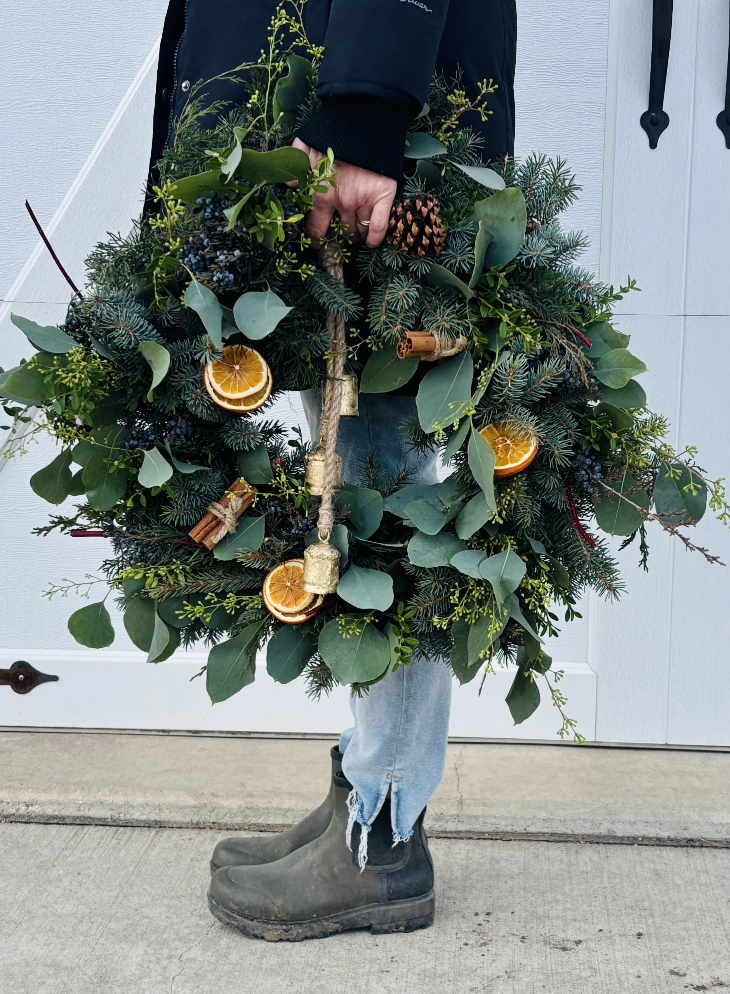 How to Keep Your Wreath Fresh from Thanksgiving to New Year’s!