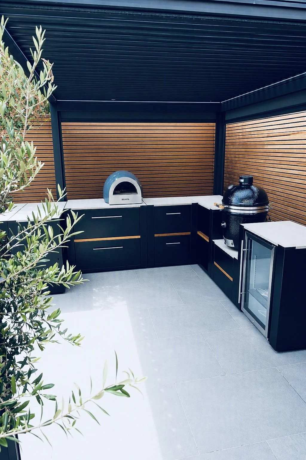MEDIUM CORNER