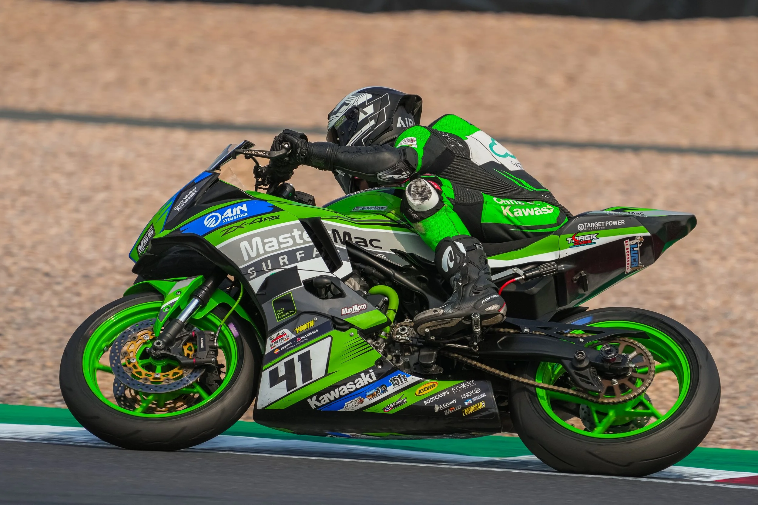 Agilita Digital supported rider Luca Hopkins on board a Kawasaki Ninja ZX-4RR at Donington Park in July 2025.