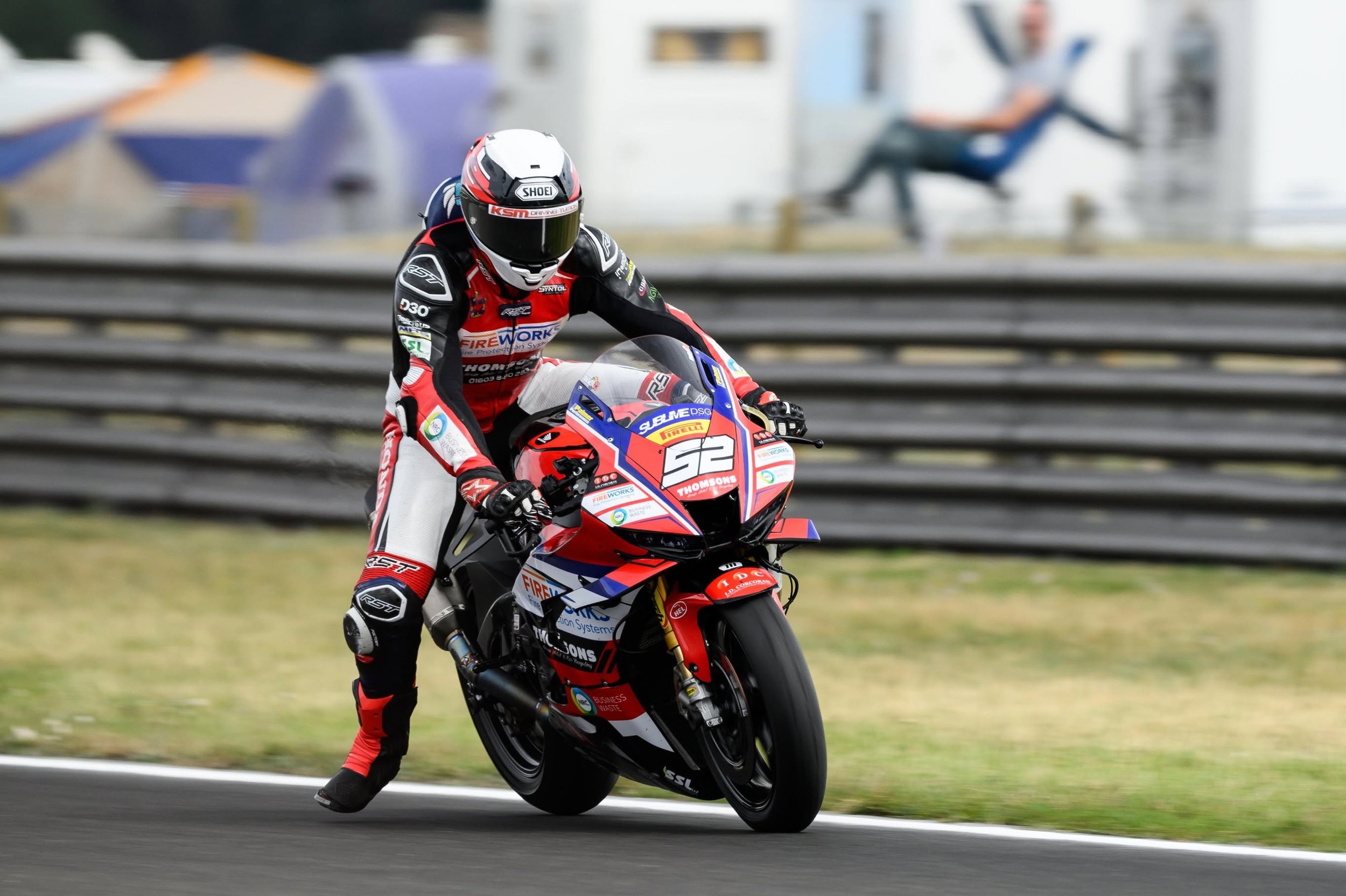 Kam Dixon on the brakes at Snetterton.