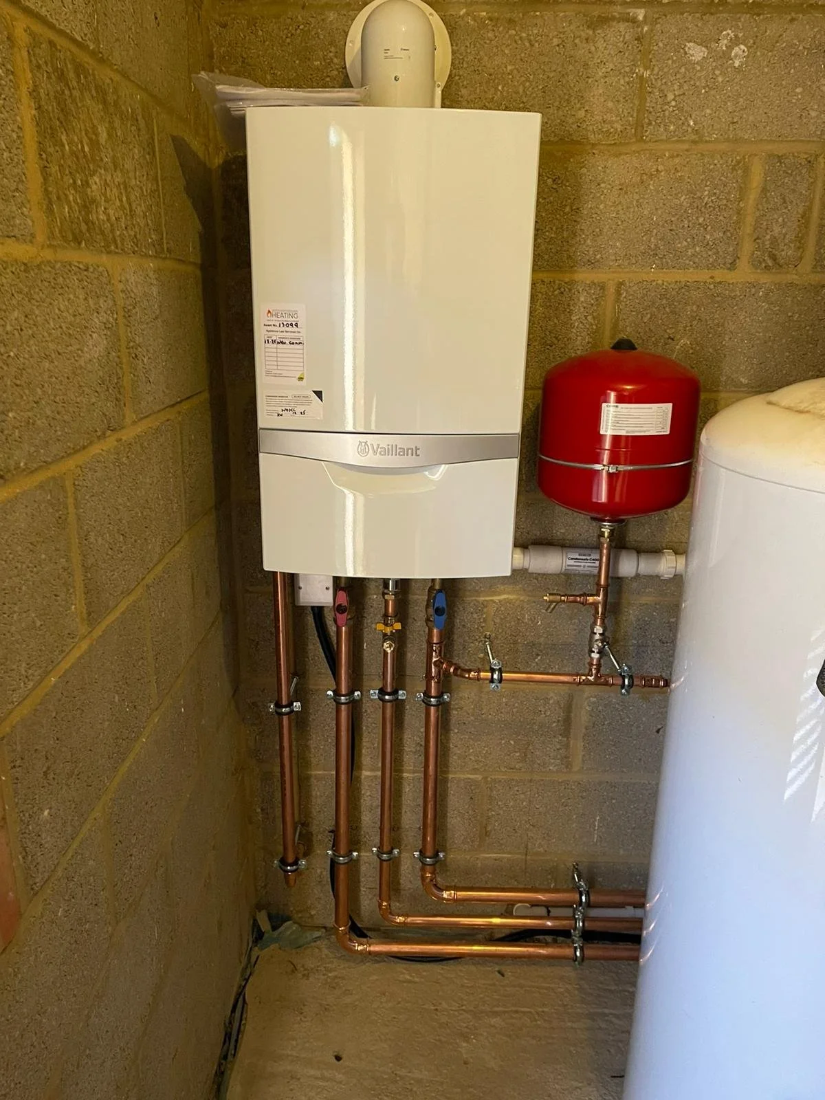 A new modern Vaillant boiler fitted by North Oxfordshire Heating.