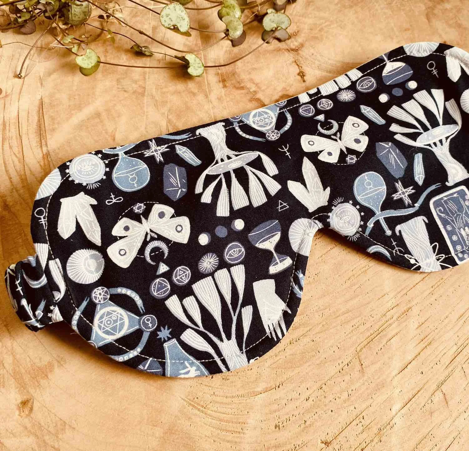 blackout eye mask - mono magic