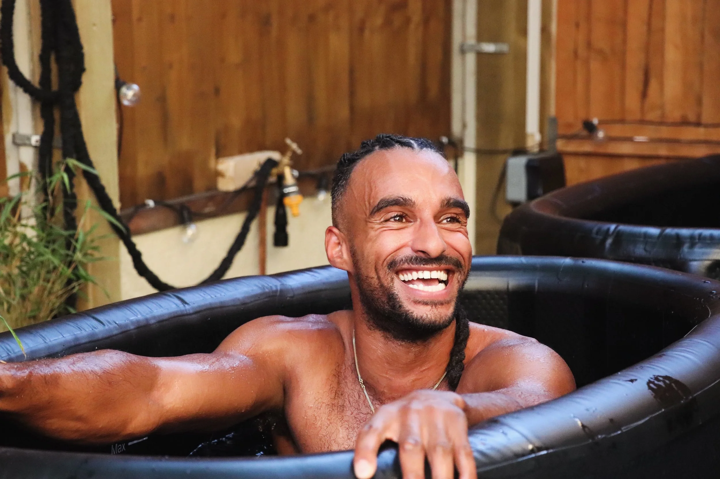 POV: You&rsquo;ve got another week of sweating through your commute 🚇

Counter it with a cold plunge session and thank yourself later ❄️