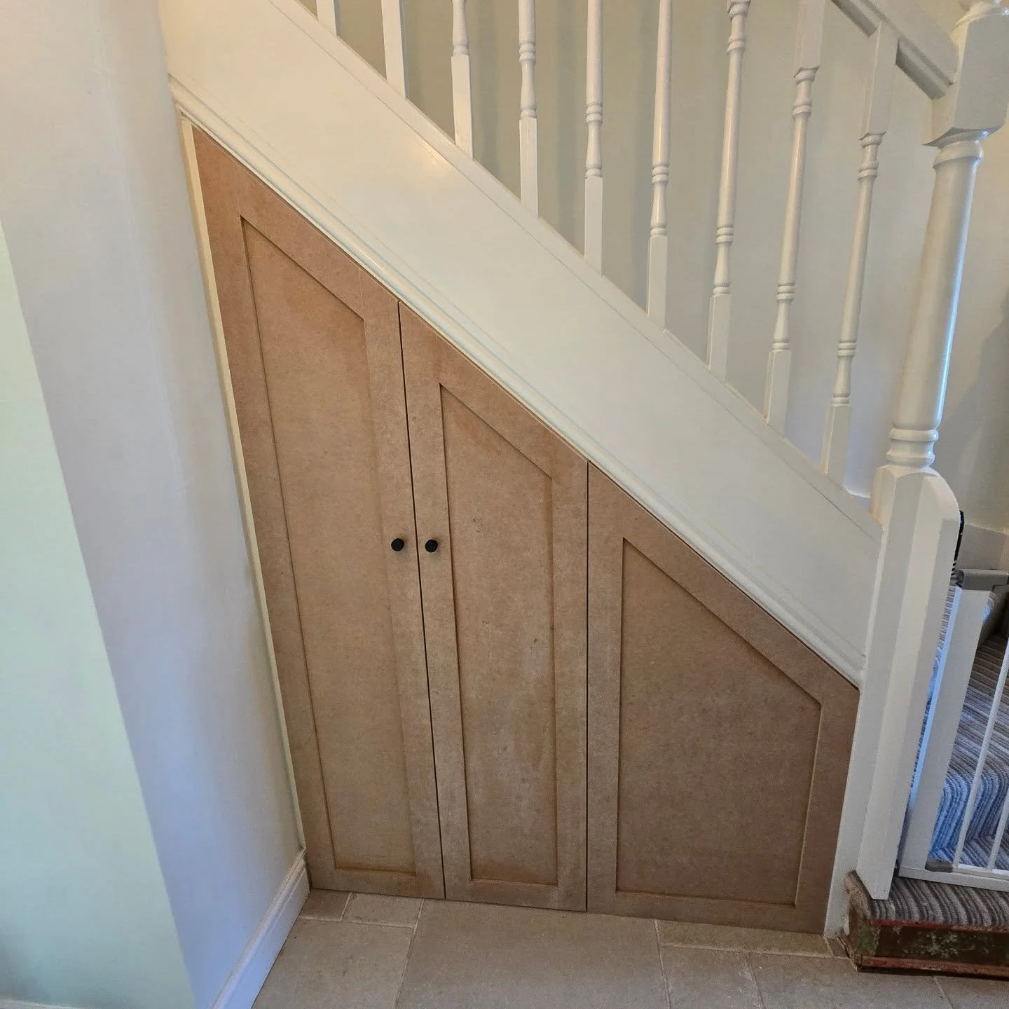 Some bespoke shaker style cupboard doors and paneling done today to tidy up this customers understairs cupboard. All ready for decorations 🎨