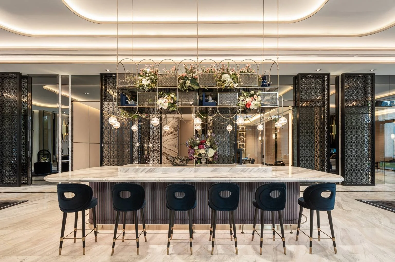 Concierge Galerie at The Address Siam–Ratchathewi with floral display, marble counter and refined interior detailing.