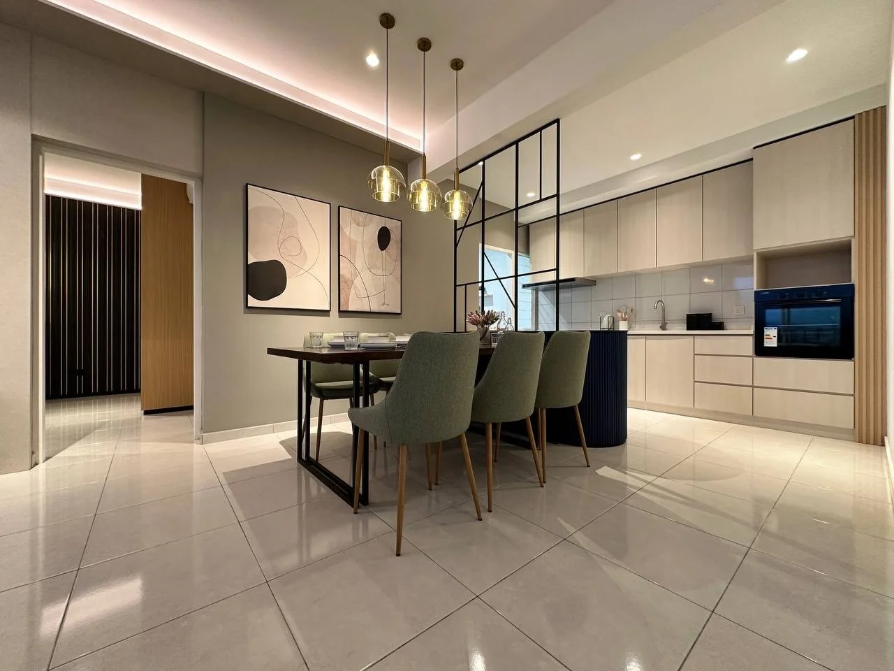 Waterstone Penang show unit dining area and fitted kitchen with built-in cabinetry.