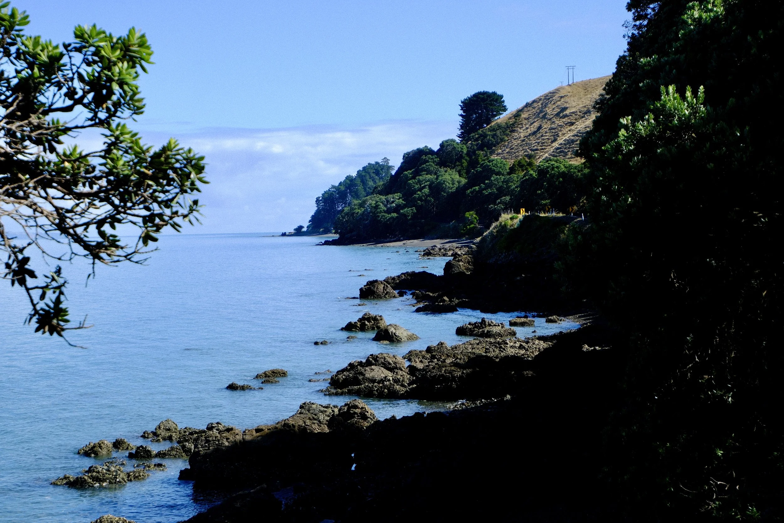 Une route le long de la mer